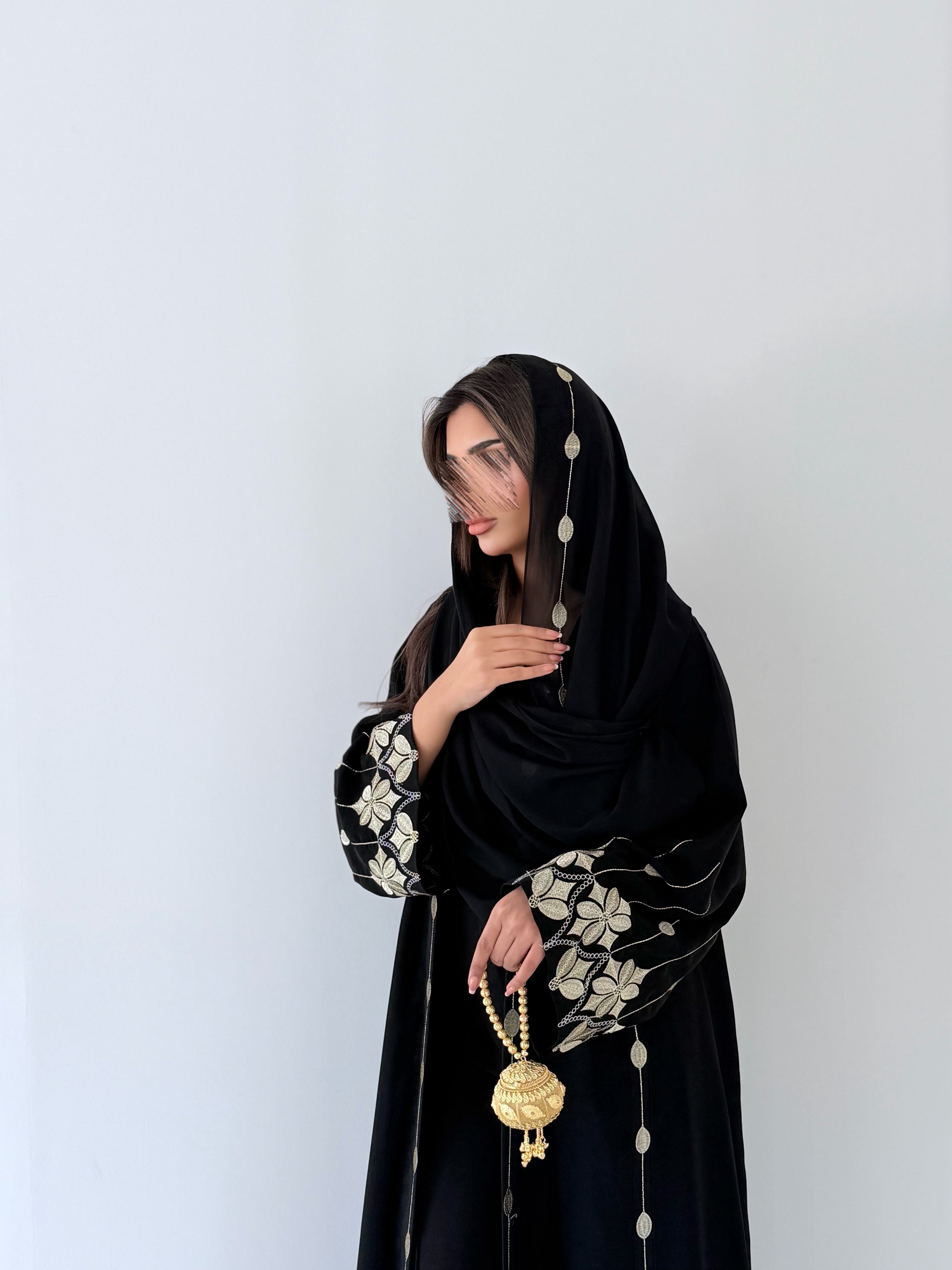 MWT5016 - قماش اسود مطرز قصة كلوش - Aya