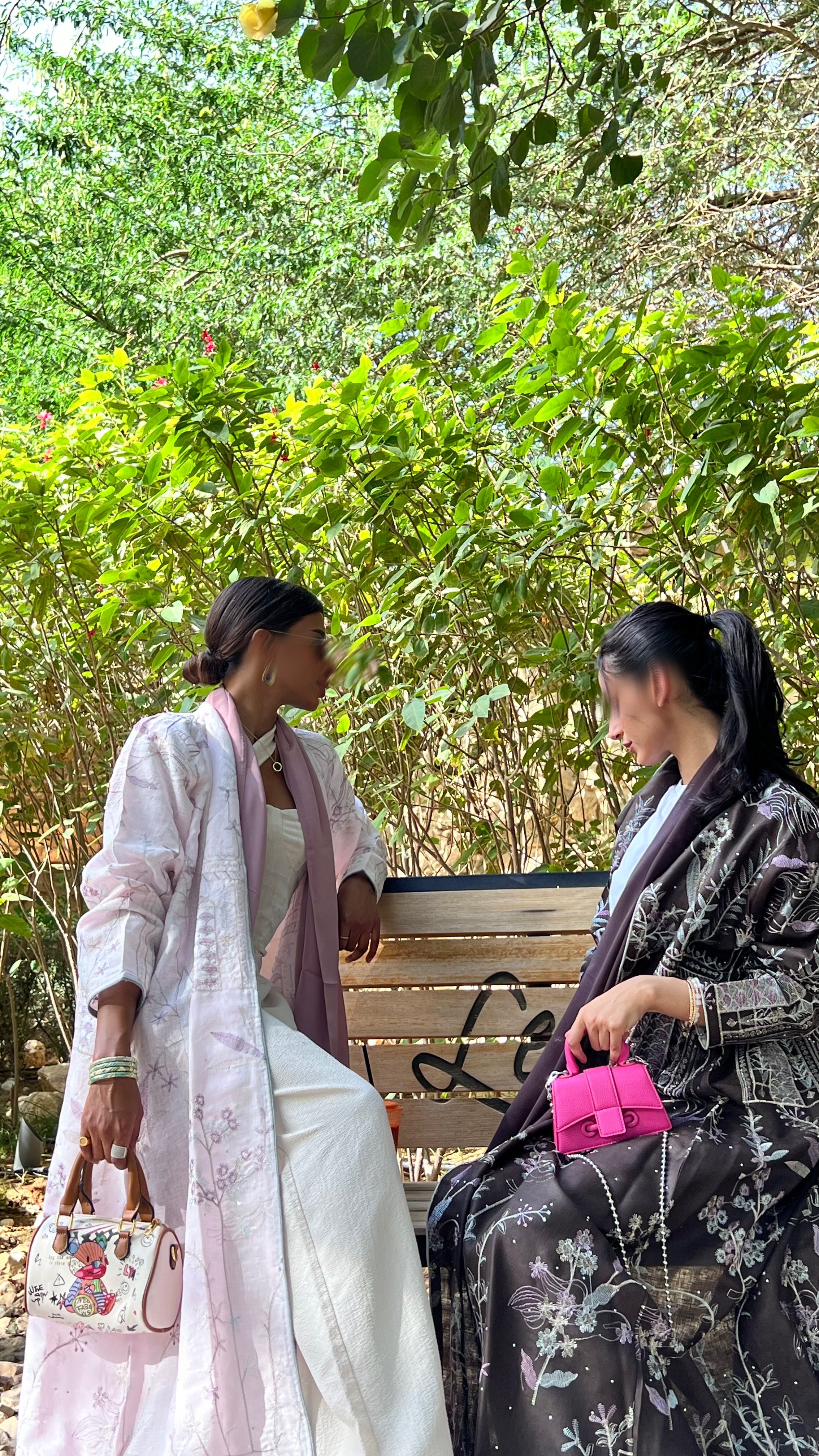 MW1378 - عباية لينن مطرزة باللون الوردي - Aya