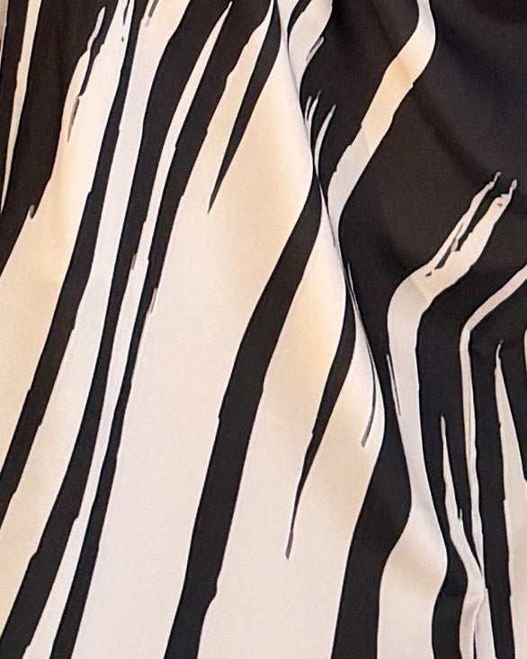 MWT1211 - عباية مخطط |striped abaya - Aya