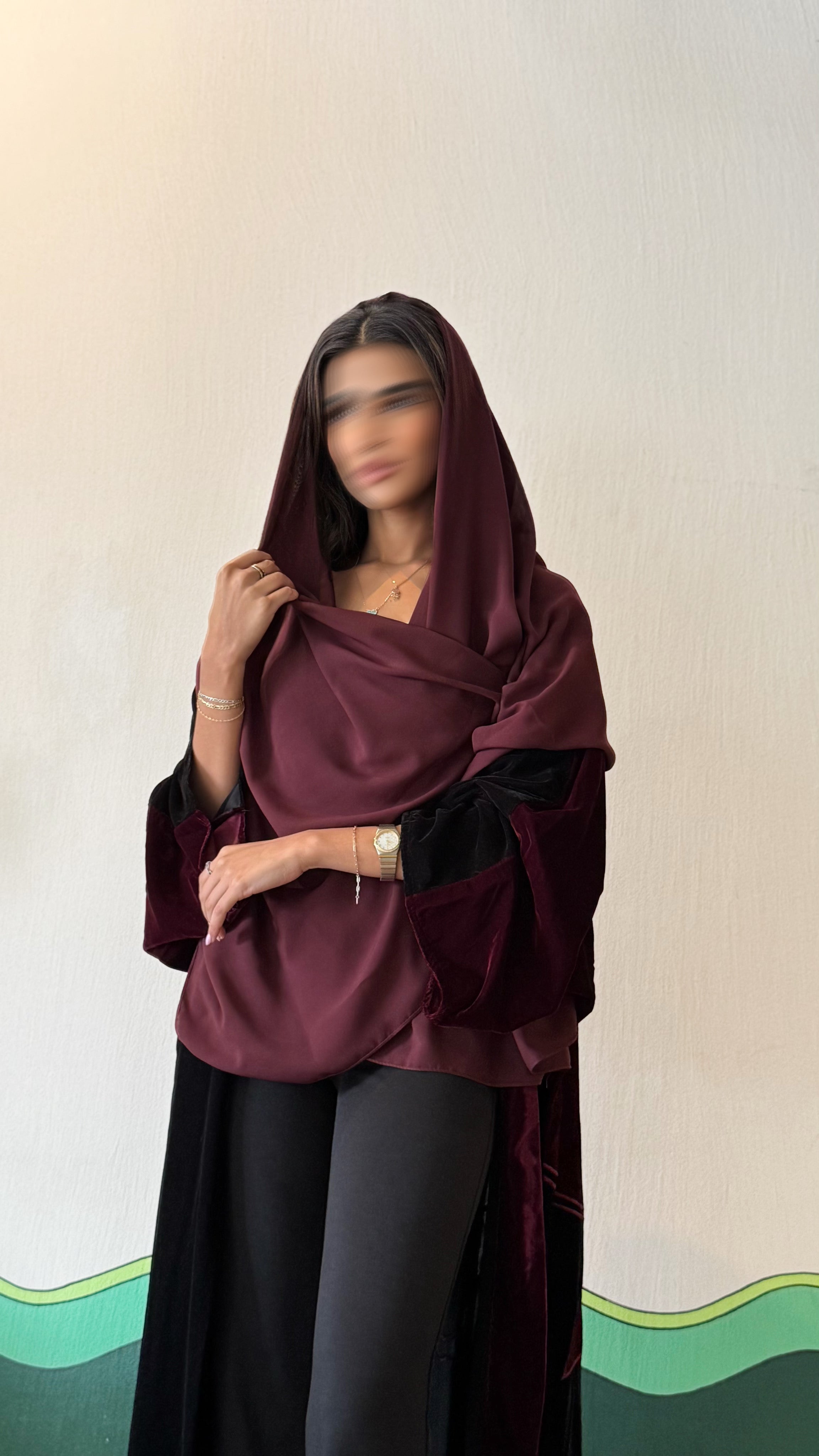 MW1753 - عباية اسود مخمل مع اضافة تطريز يدوي