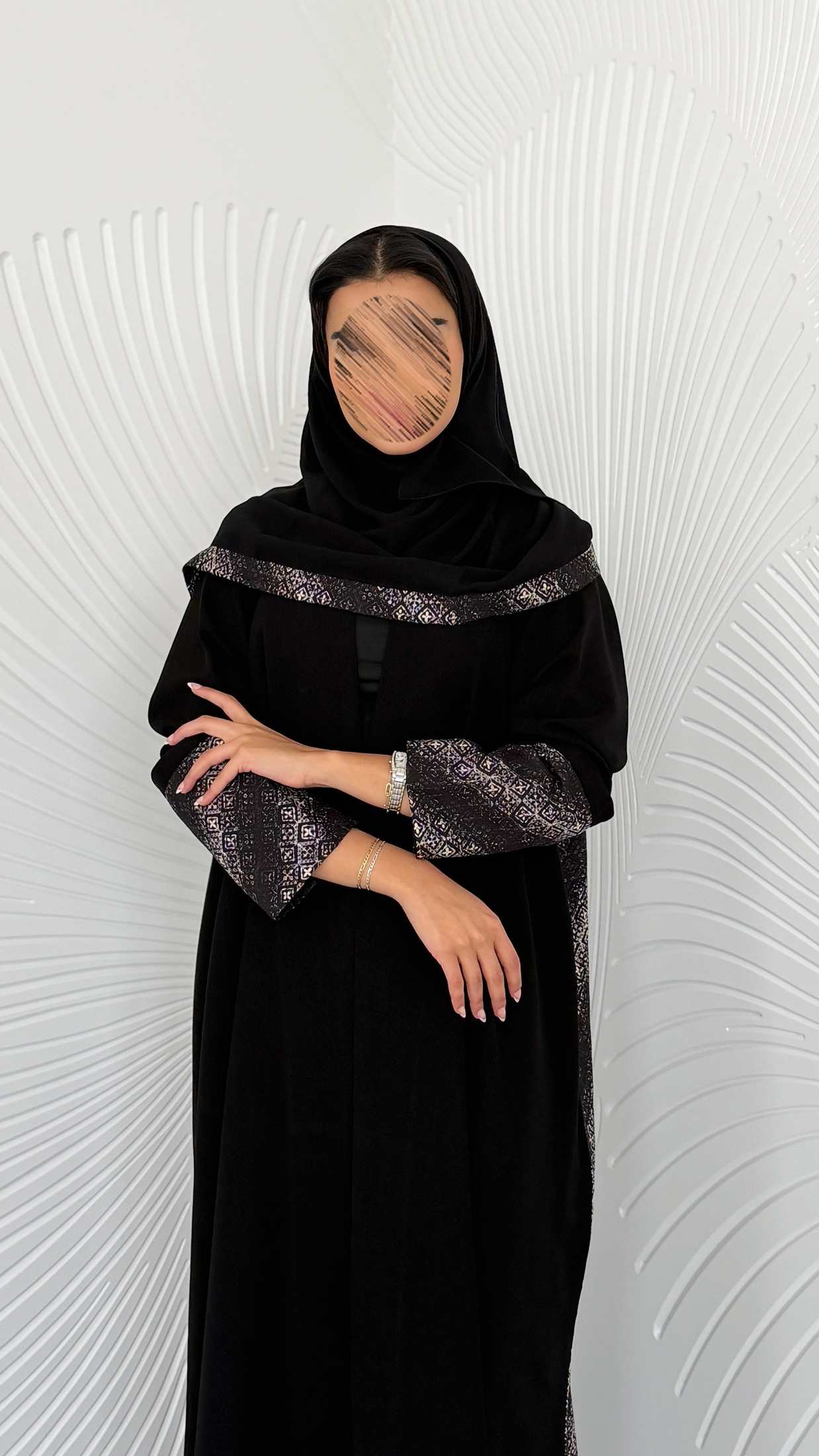 MWT2059 - عباية كريب اسود مع تدخيلة ركامة - Aya