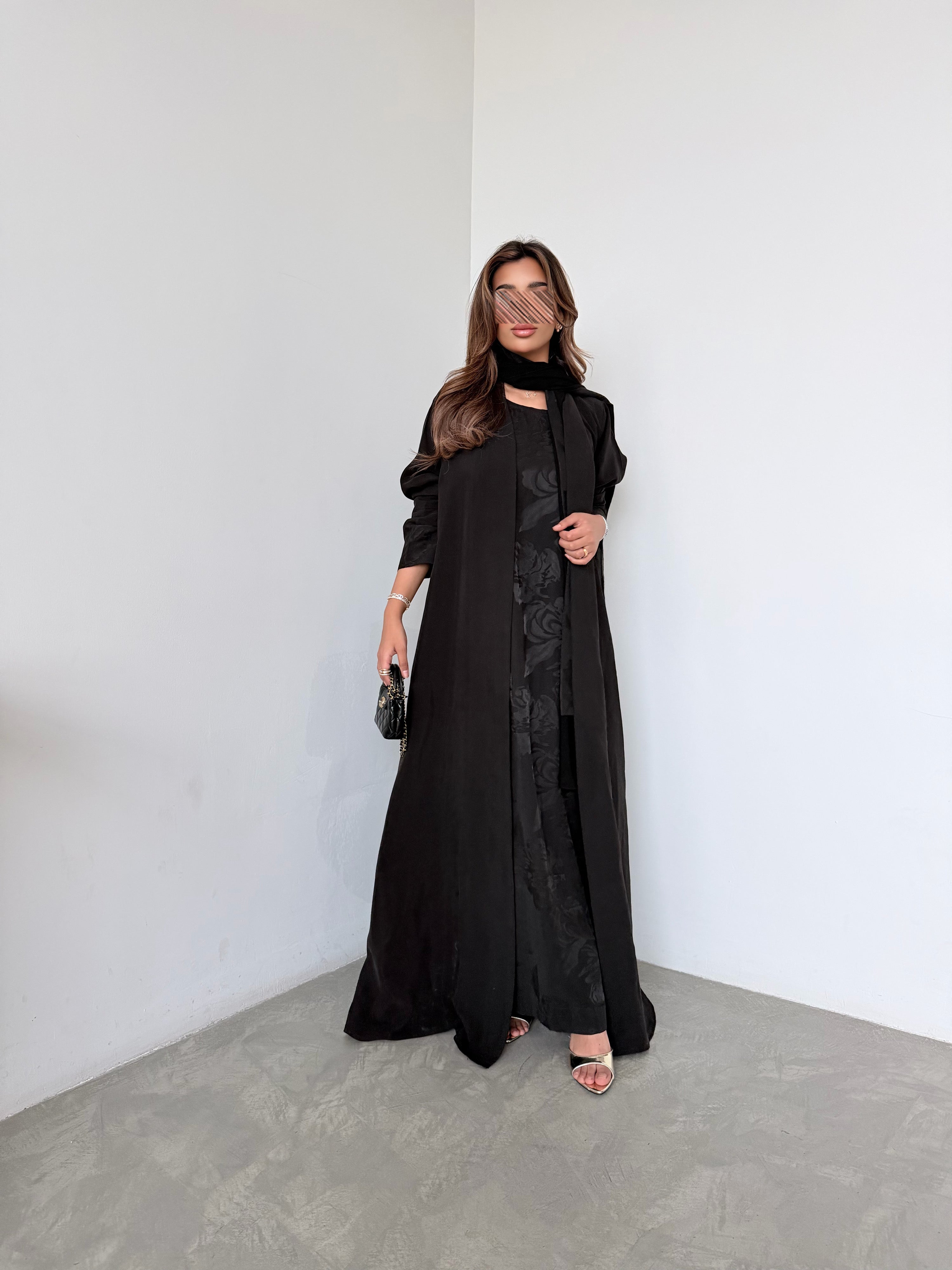MWT5067 - عباية سوداء مع فستان داخلي أسود مورّد أنيق - Aya