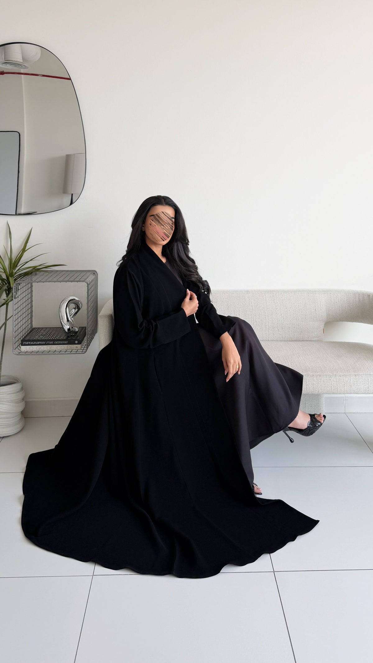 MW460 - عباية سوداء سادة بقصات قماش كريب اندنوسي - Aya