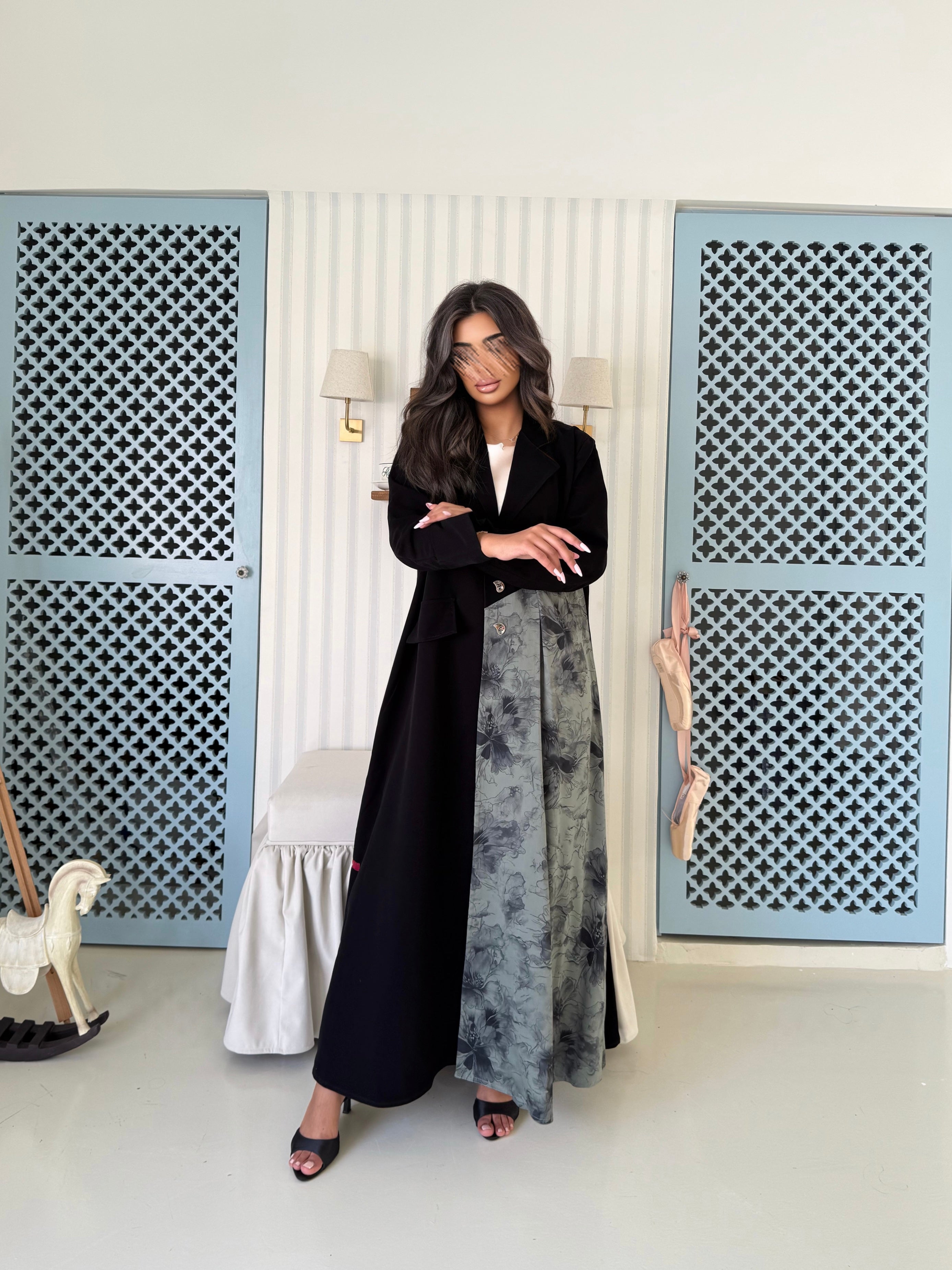 MW645 - Light Crepe Standing with Jacquard Half-Cloche