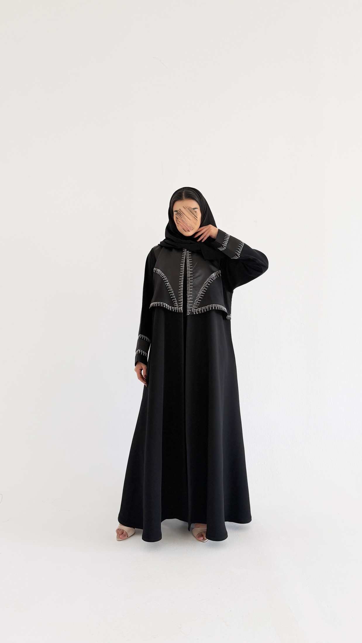 MWT1098 - عباية اسود بتطريز ابيض - Aya
