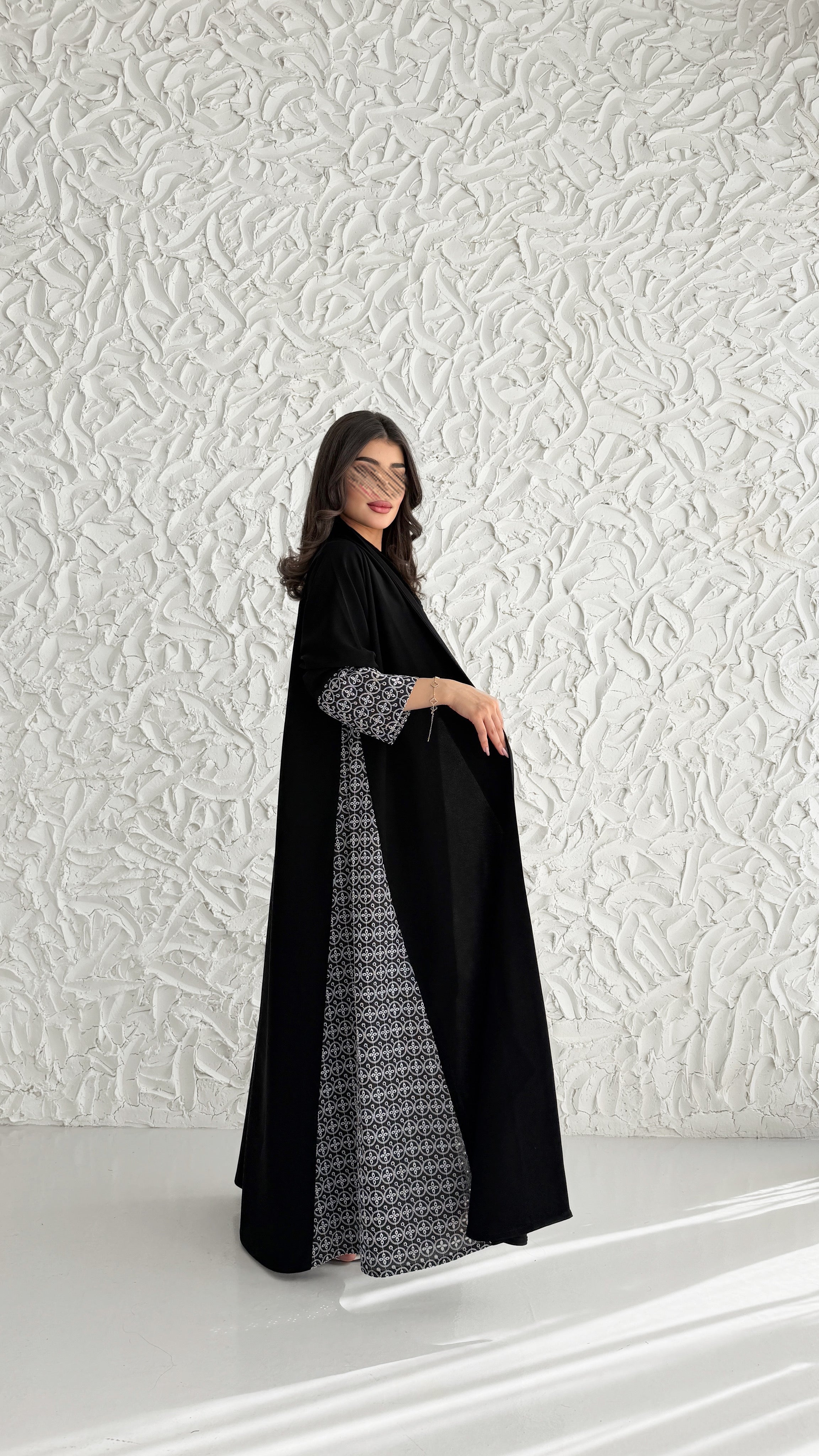 MWT5023 - قماش كريب اسود مع قماش ركامه ابيض واسود قصة كلوش - Aya