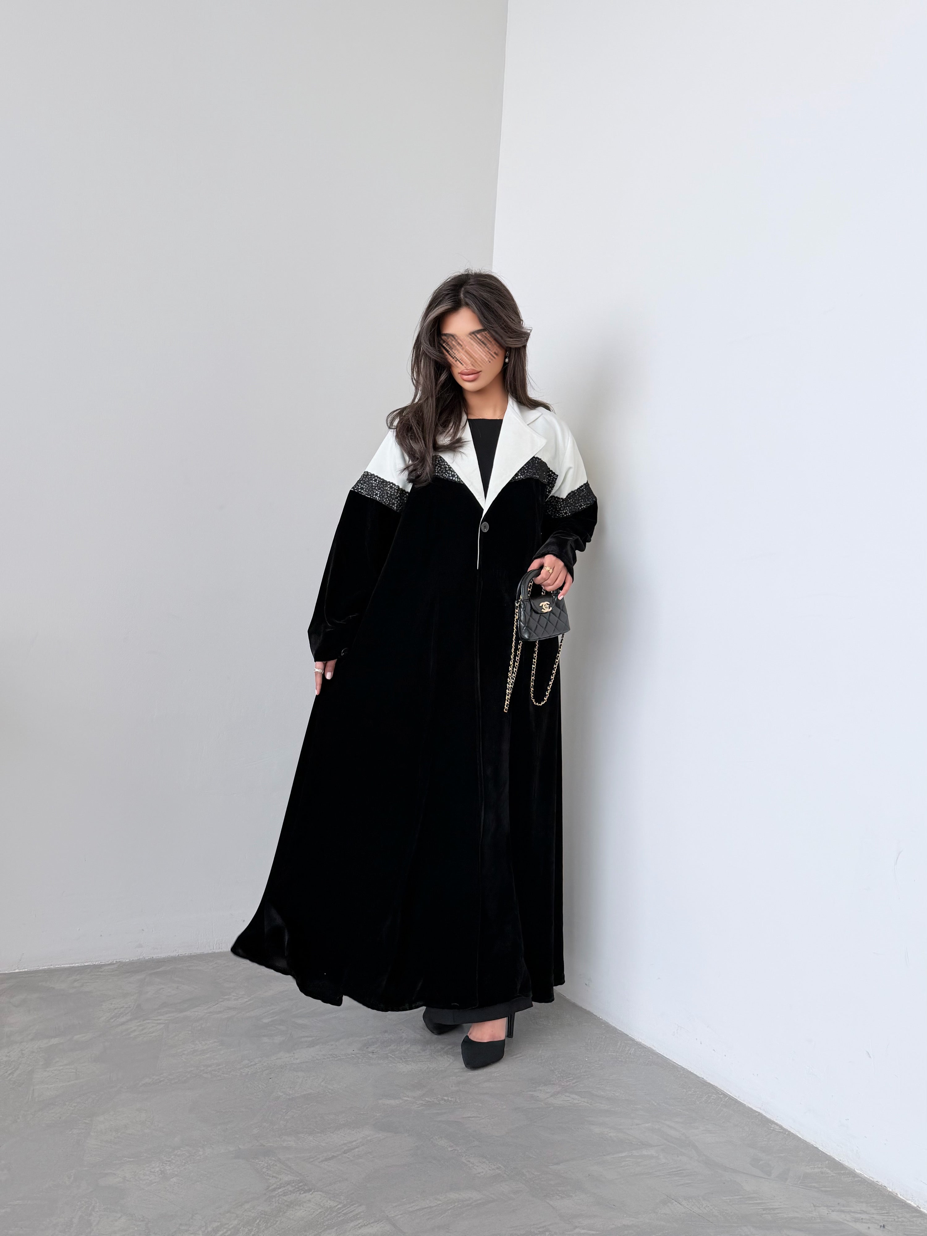 MW645 - Light Crepe Standing with Jacquard Half-Cloche