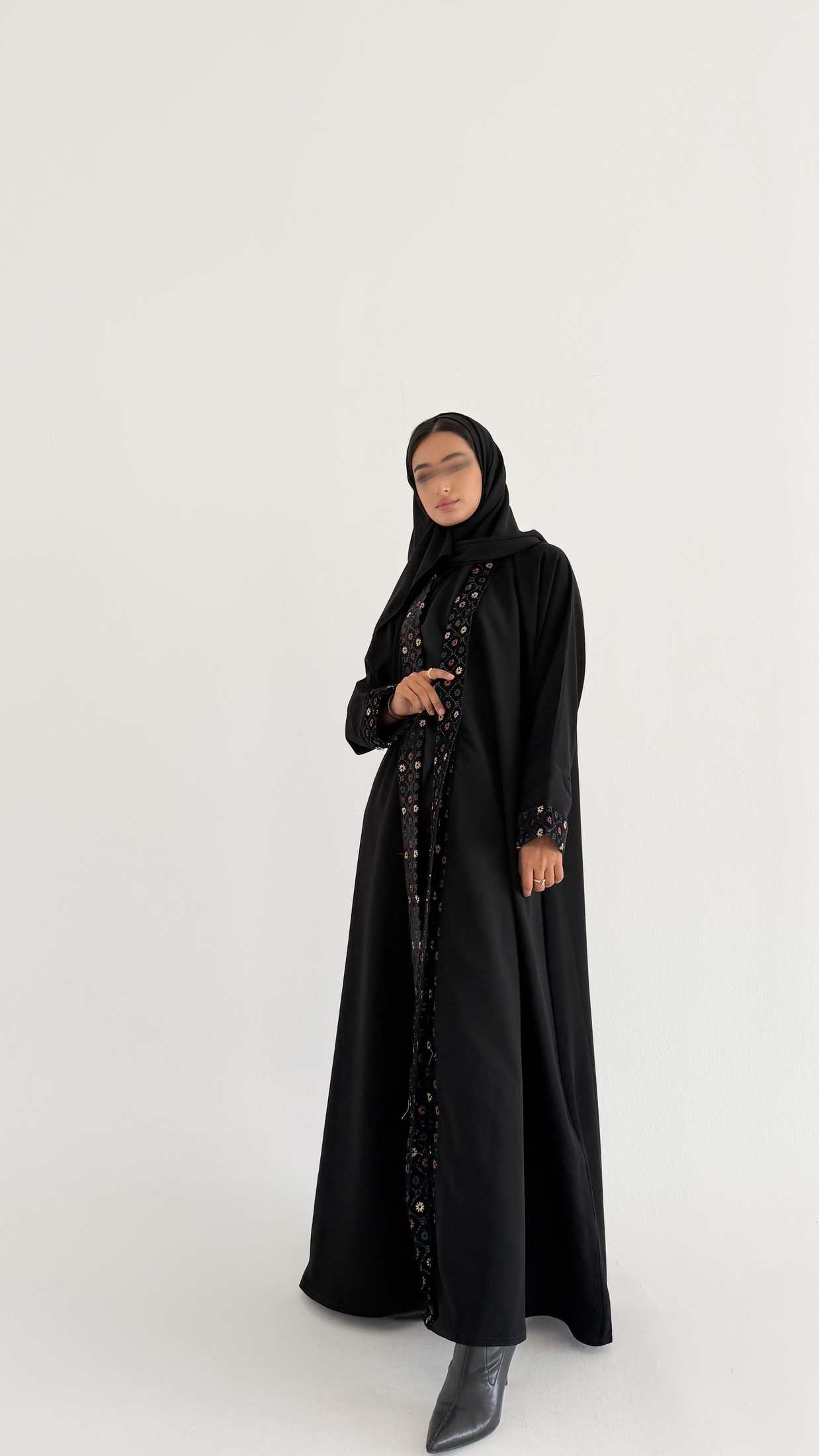 MW1820 - عباية روشن اصلي باضافة تطريز و اكمام المخمل - Aya