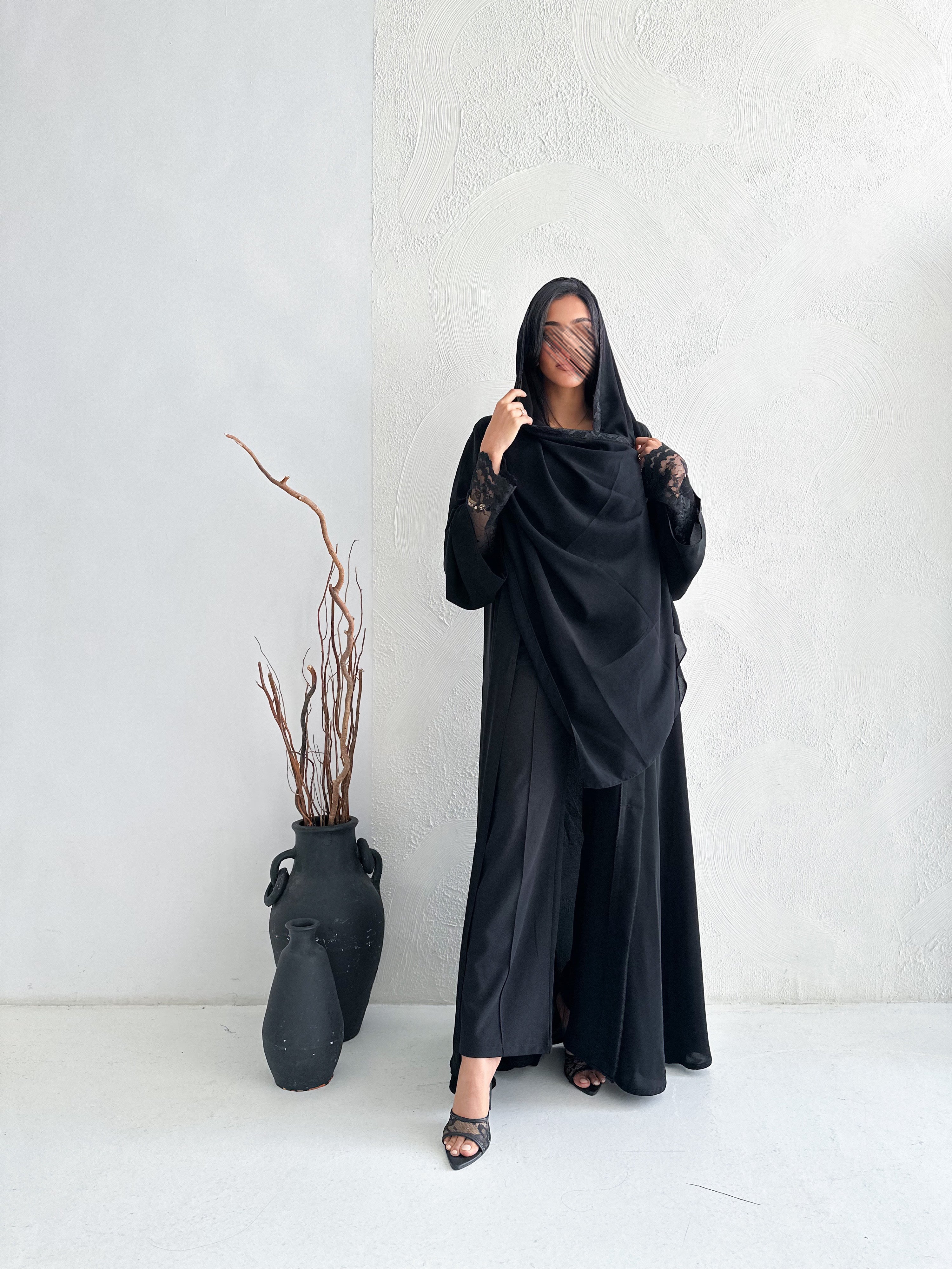 MW1424 - عباية دبل كلوش بأكمام دانتيل