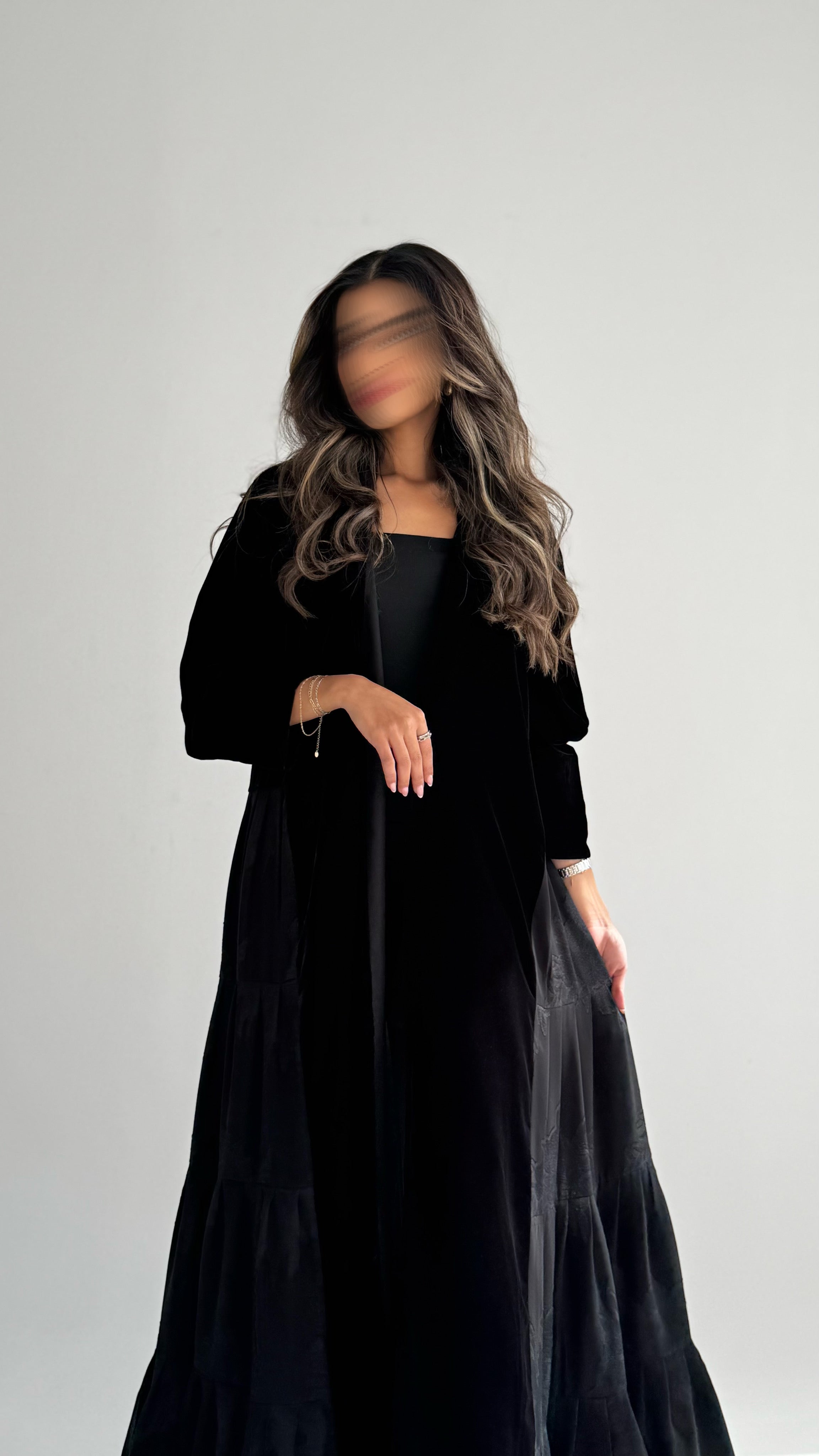 MWT695 - عباية اسود مخمل مع تدخيلة شيفون - Aya