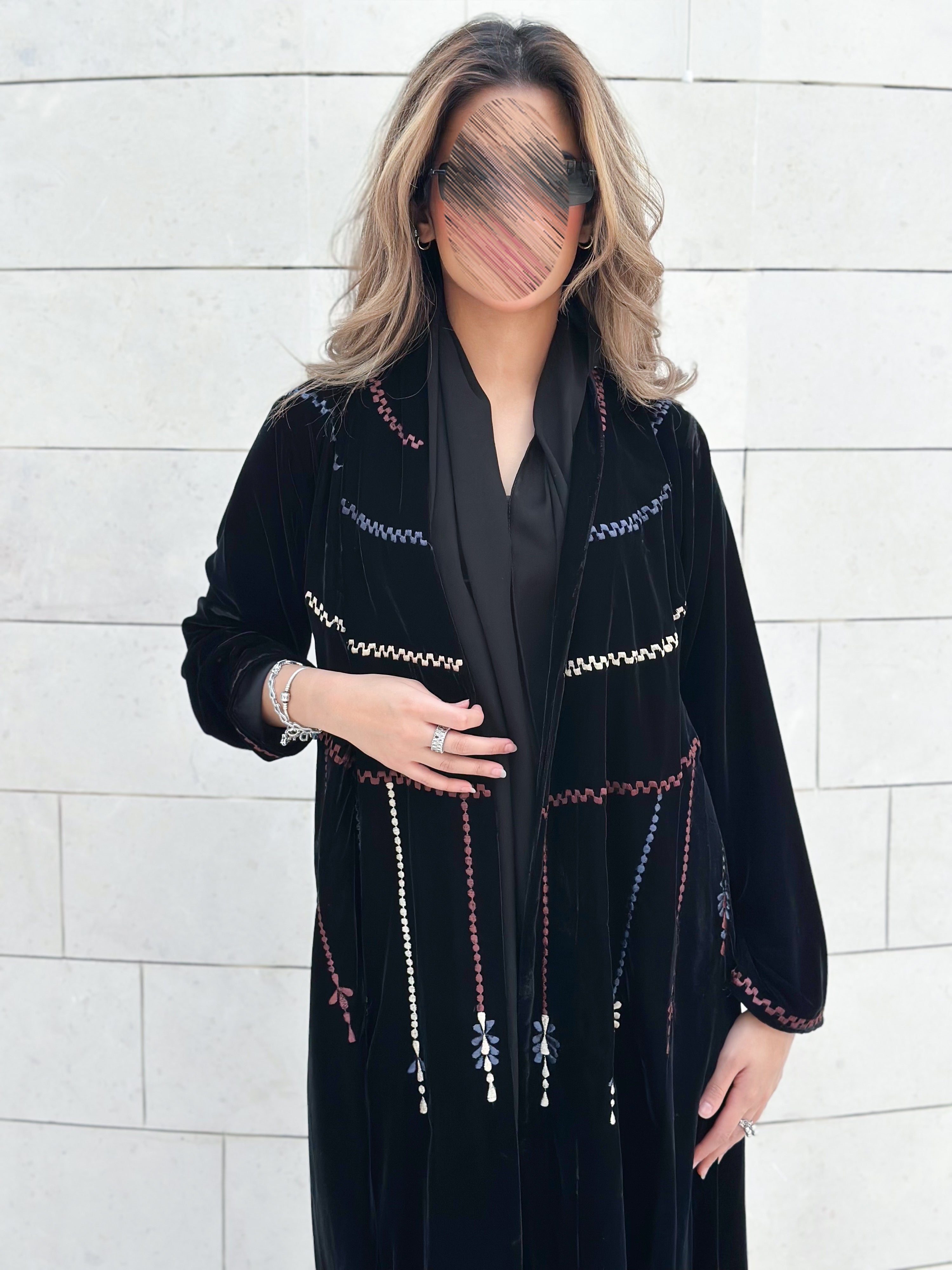 MWT728 - عباية مخمل بتطريز الوان - Aya