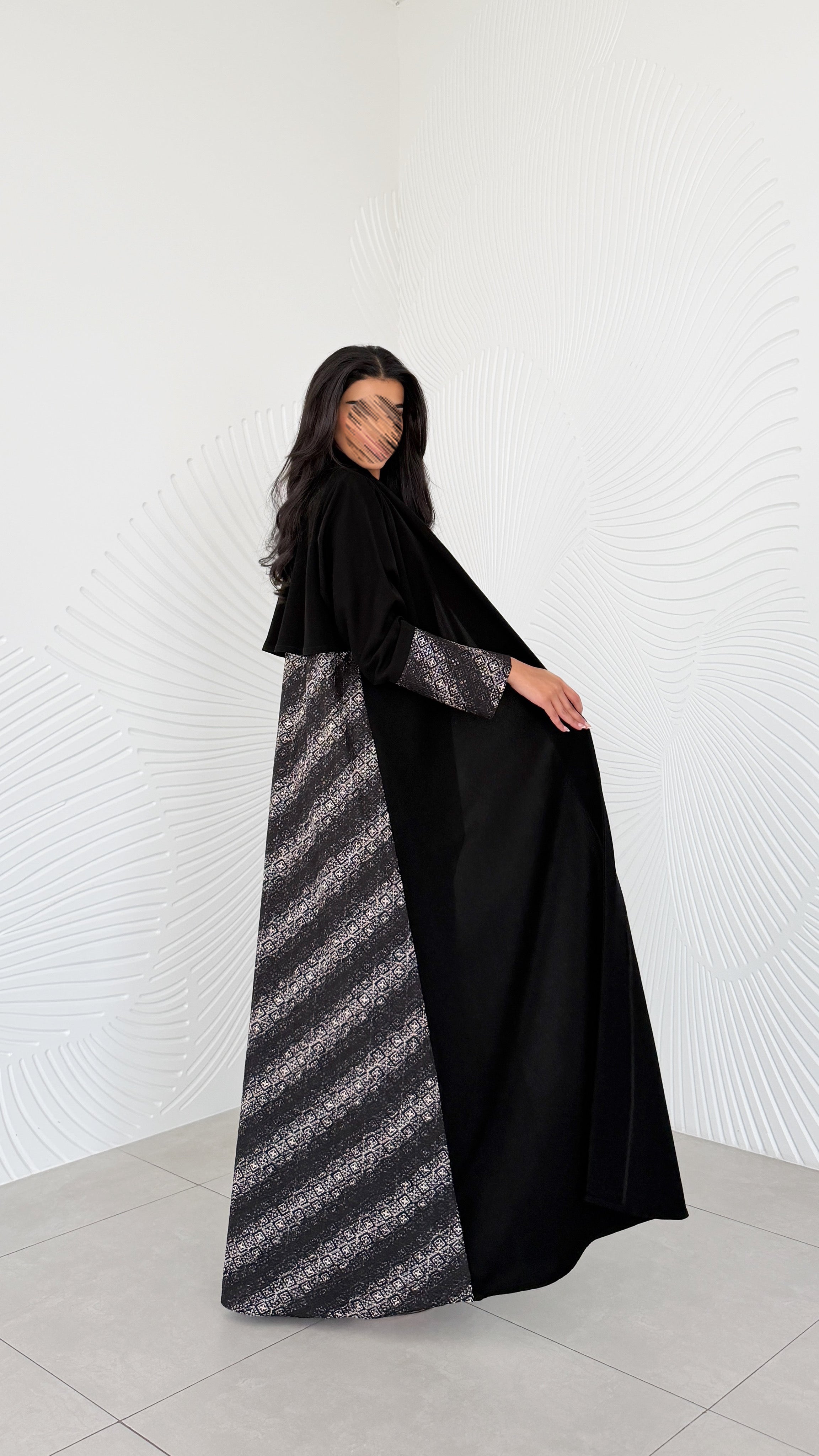 MWT2059 - عباية كريب اسود مع تدخيلة ركامة - Aya
