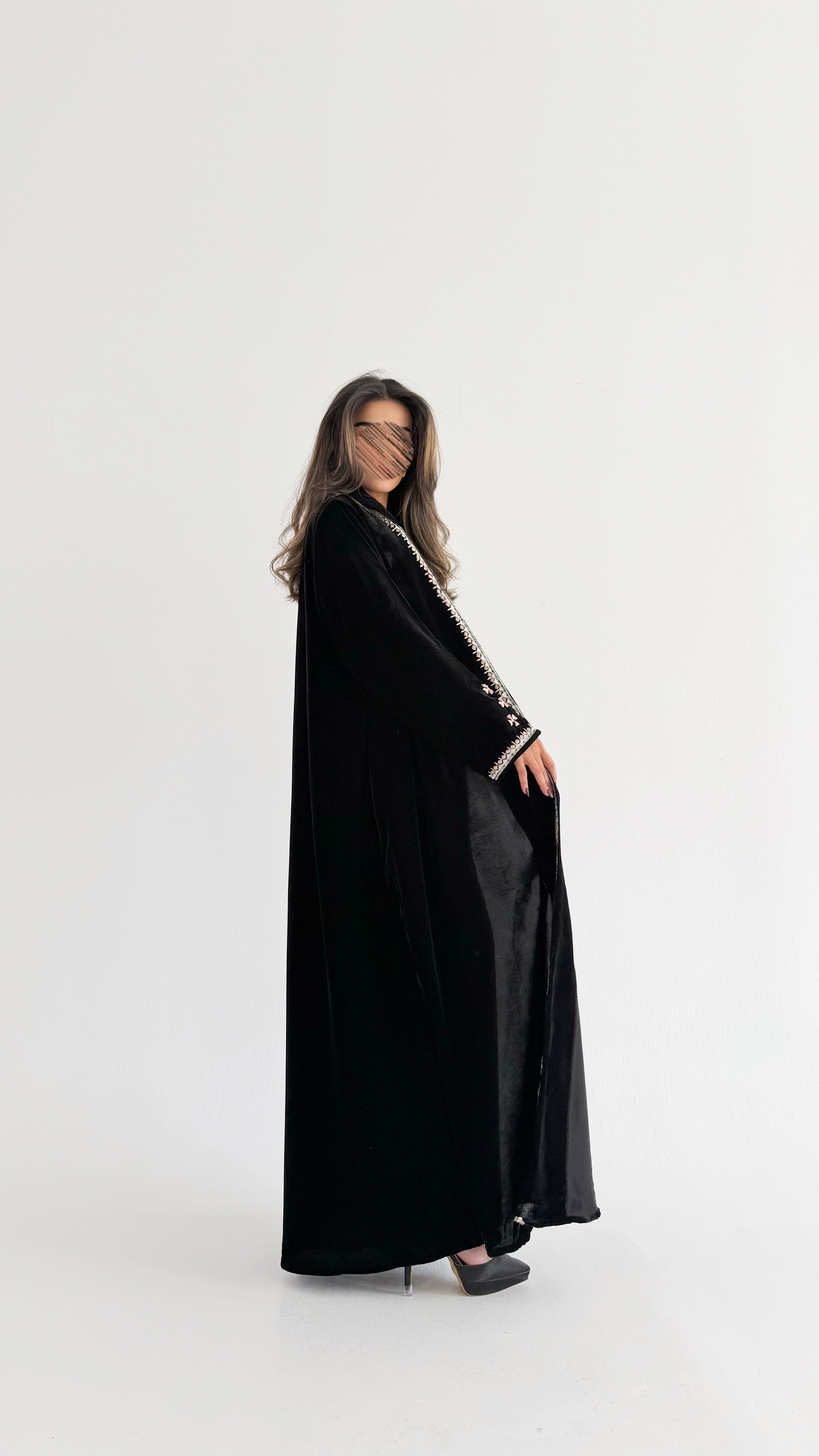 MWT655 - عباية تطريز مخمل اسود - Aya