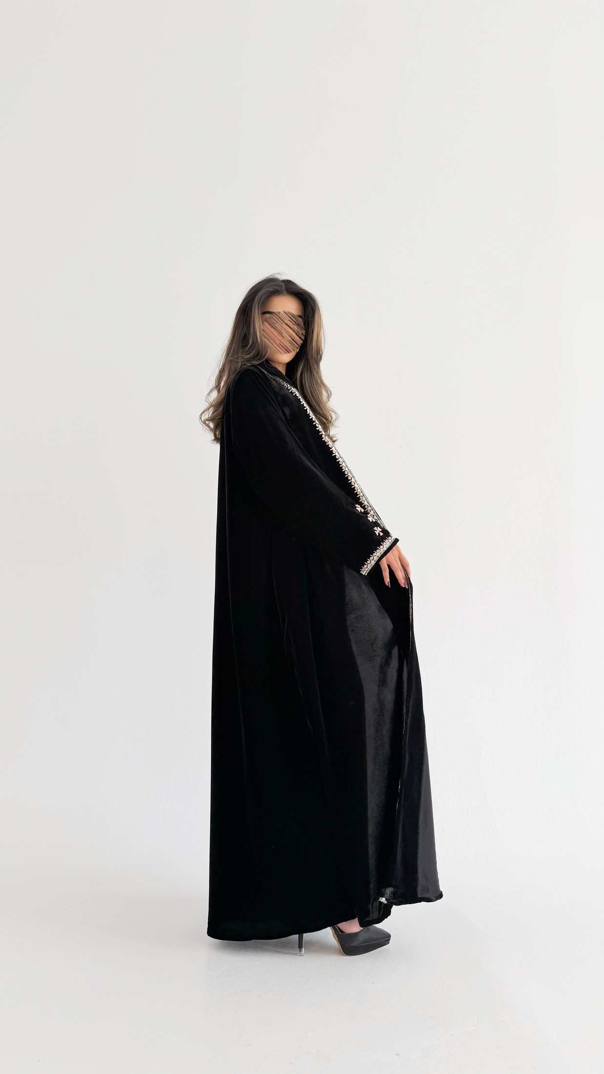 MWT655 - عباية تطريز مخمل اسود - Aya