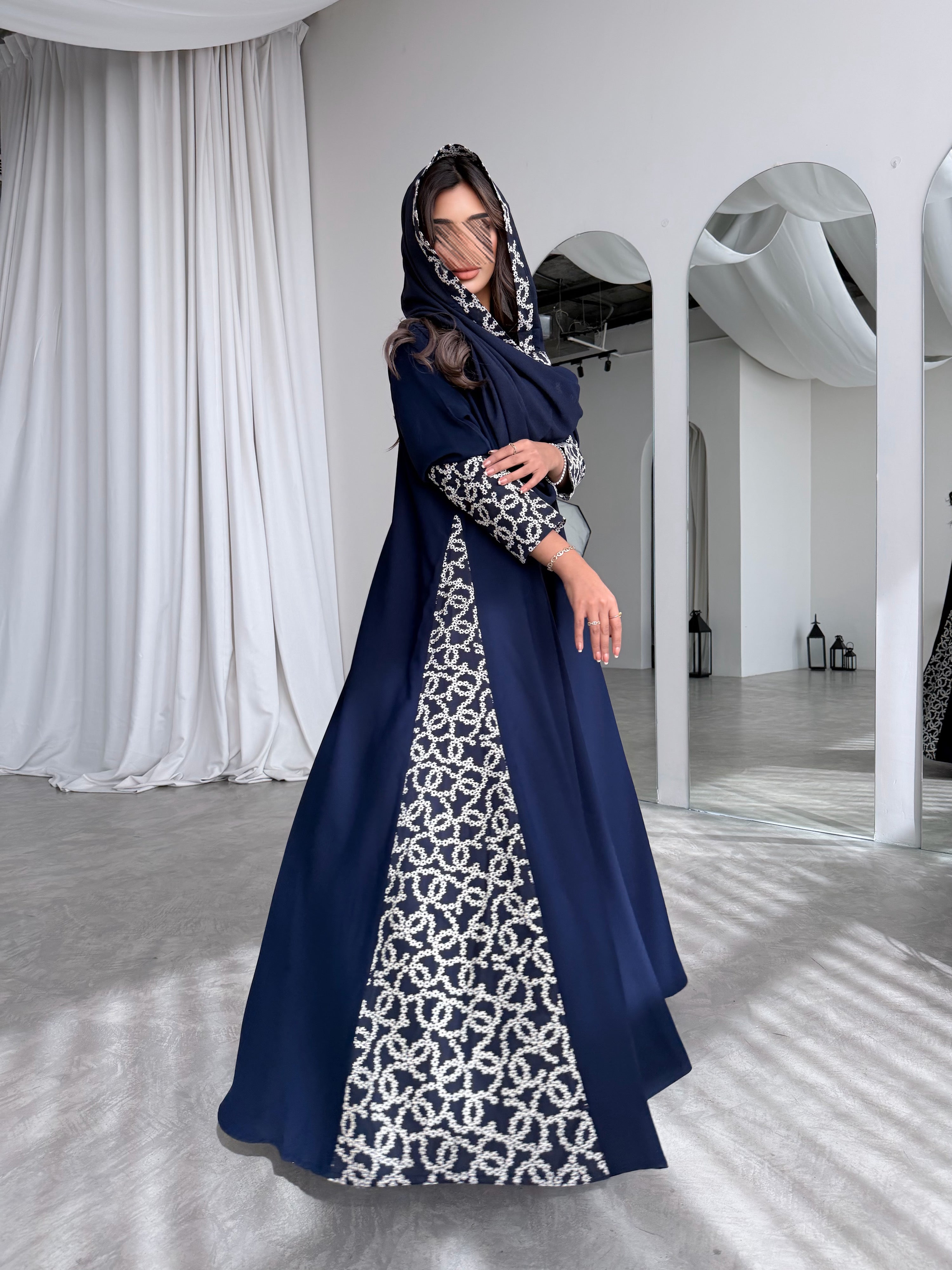 MWT766 - عباية كريب مع تدخيلة لنن هندي - Aya