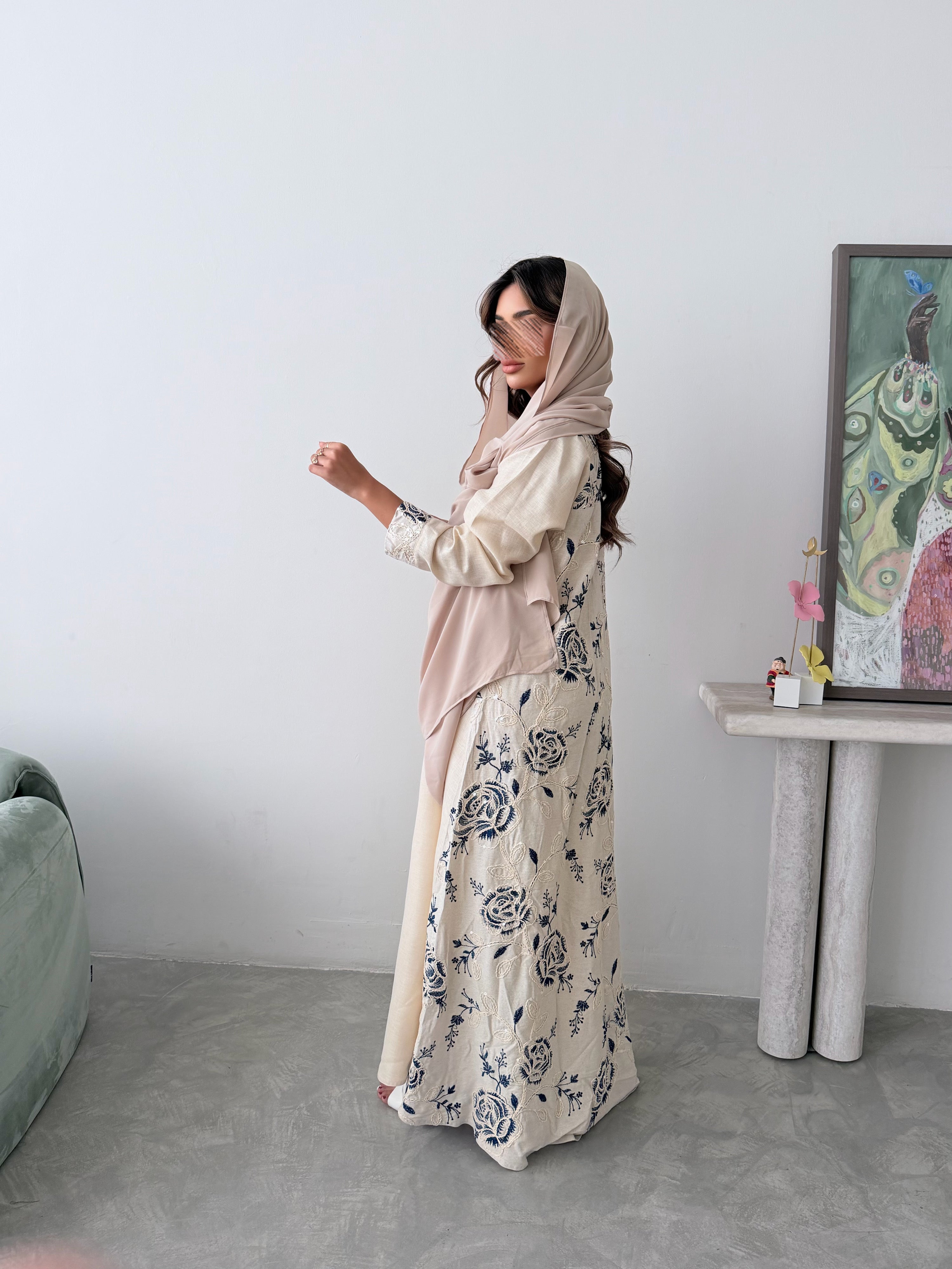 MWT781 - عباية لنن مع خلف لنن مطرز - Aya