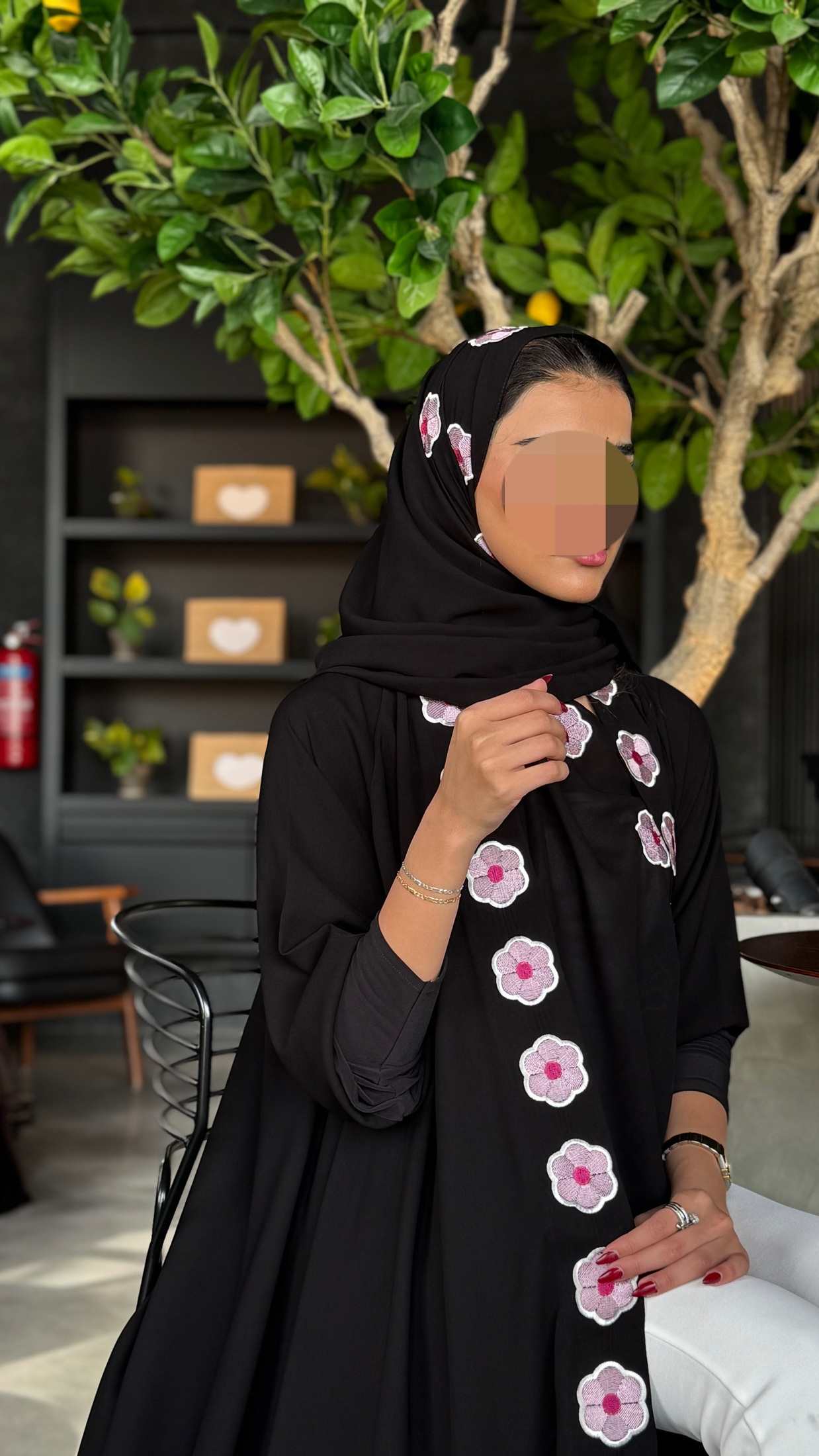 MW1536 - عباية سوداء بورود | Flowery Black - Aya