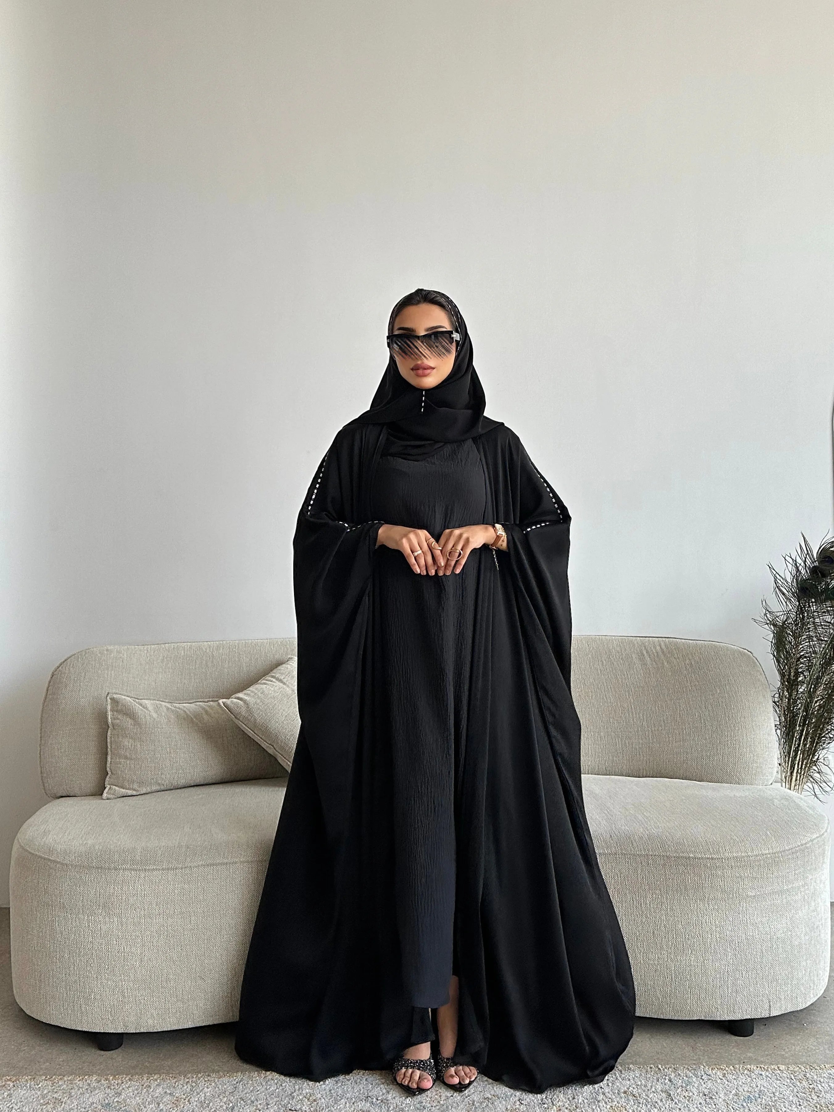 MWT4392 - عباية تيك توك بشت بكريستال أسود - Aya