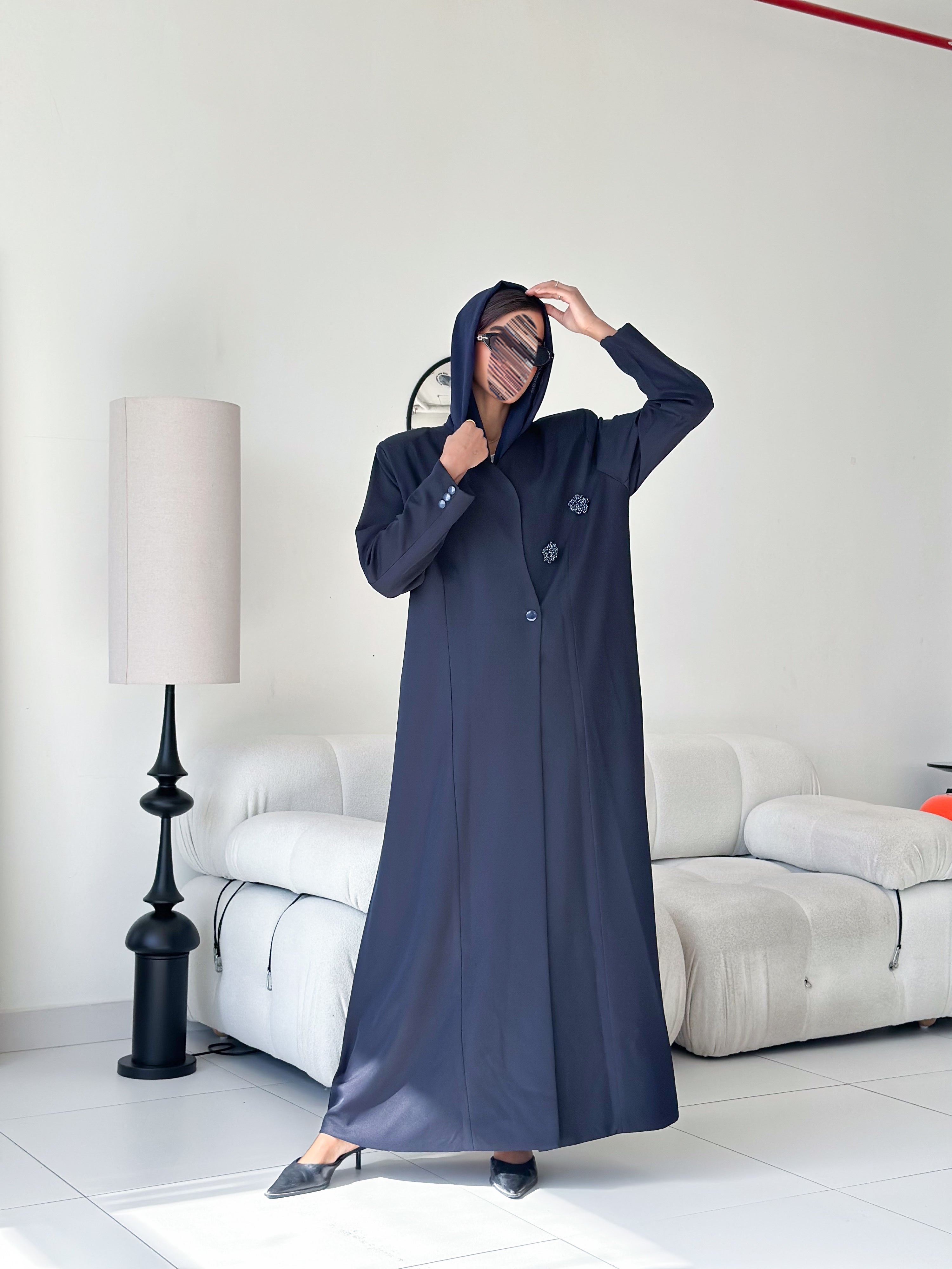 MW645 - Light Crepe Standing with Jacquard Half-Cloche