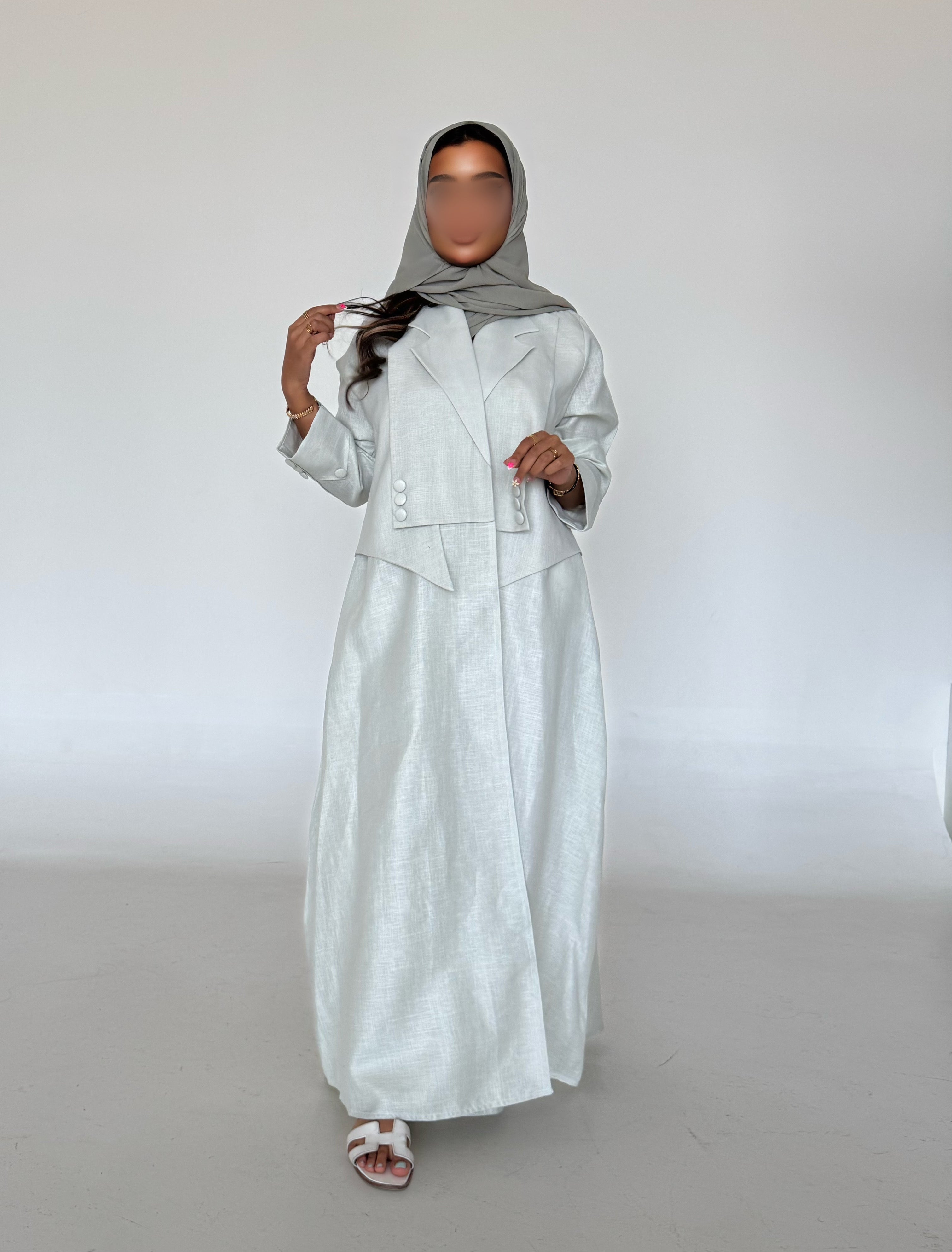 MW645 - Light Crepe Standing with Jacquard Half-Cloche
