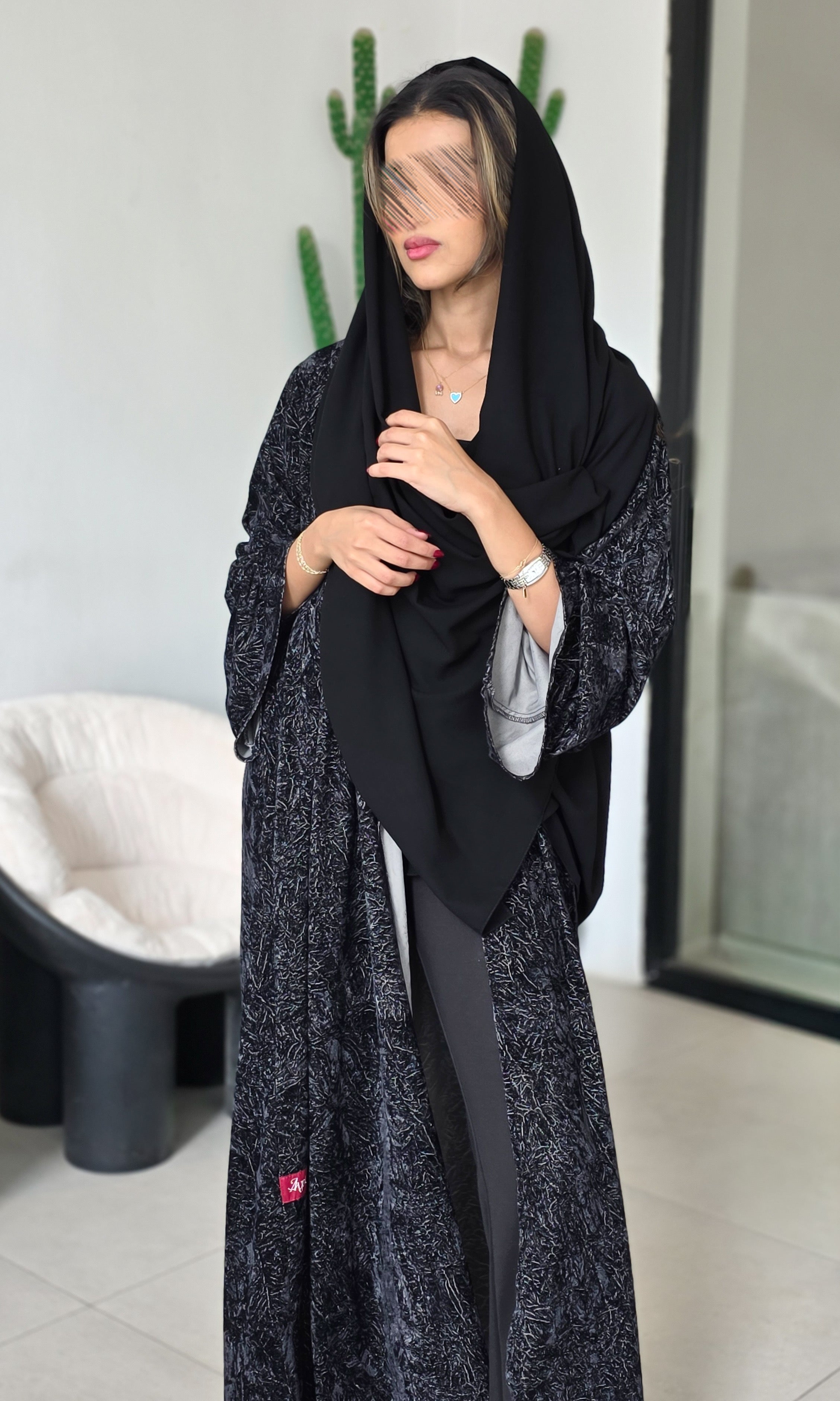 MW1772 - عباية مخمل مشجرة