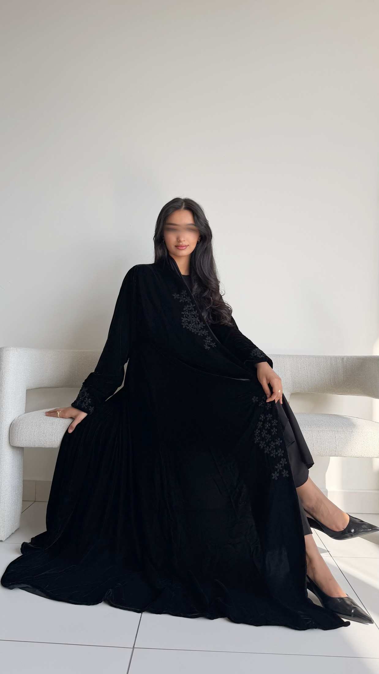 MWT727 - عباية مخمل بتطريز أسود - Aya