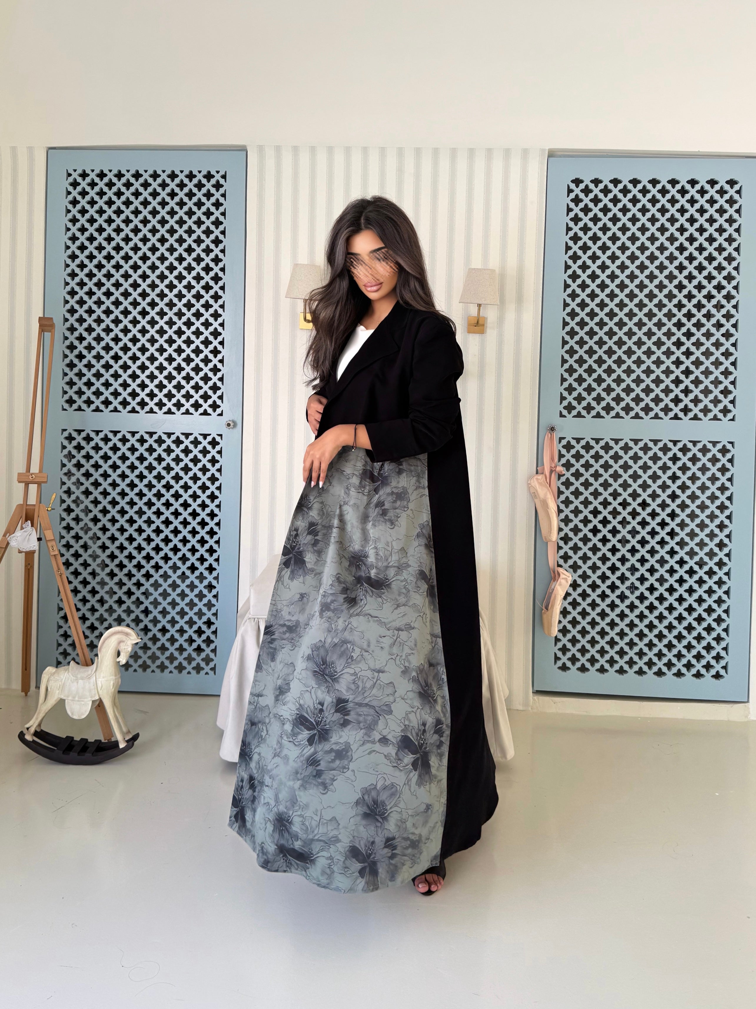 MW645 - Light Crepe Standing with Jacquard Half-Cloche