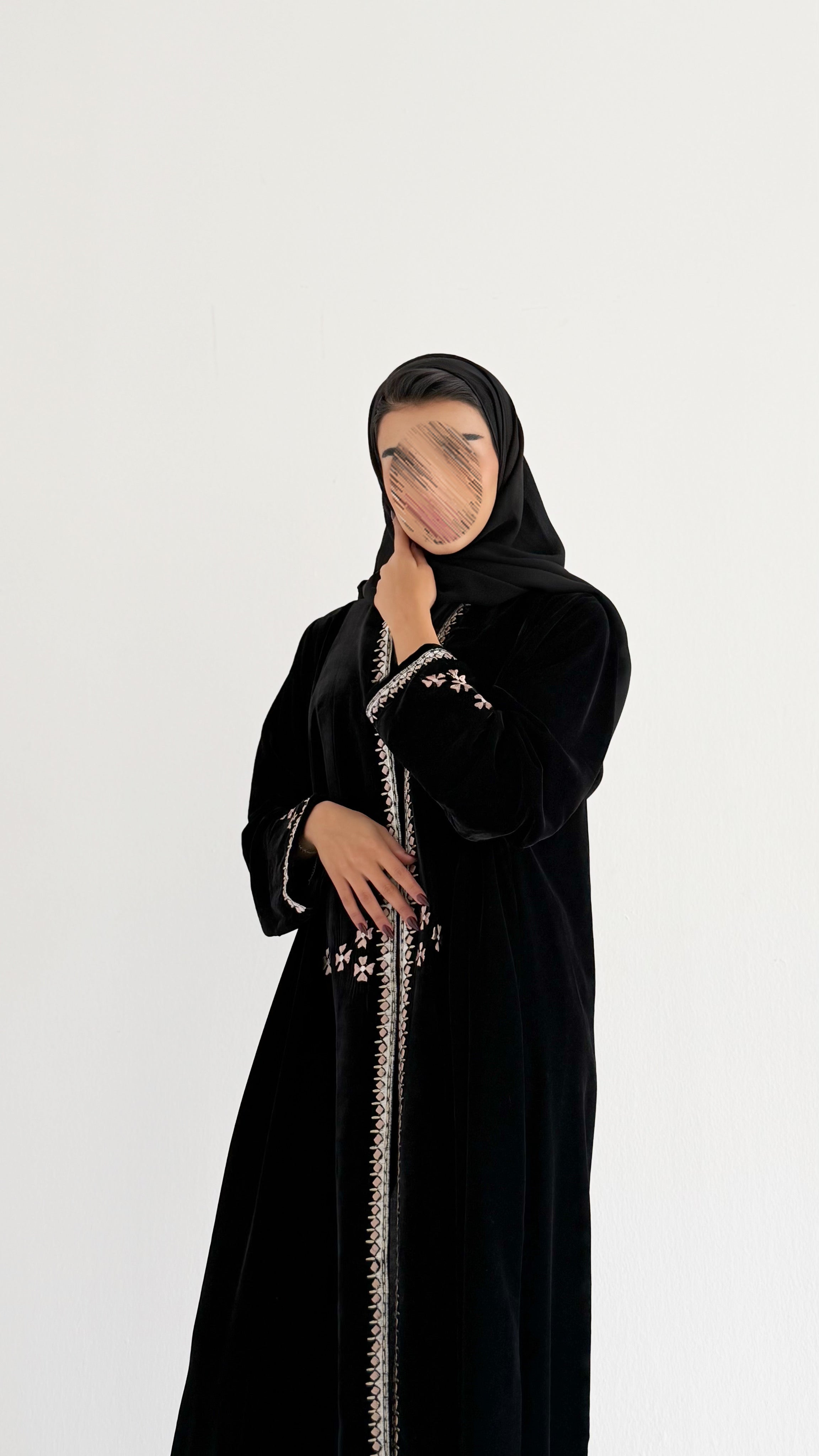 MWT655 - عباية تطريز مخمل اسود - Aya