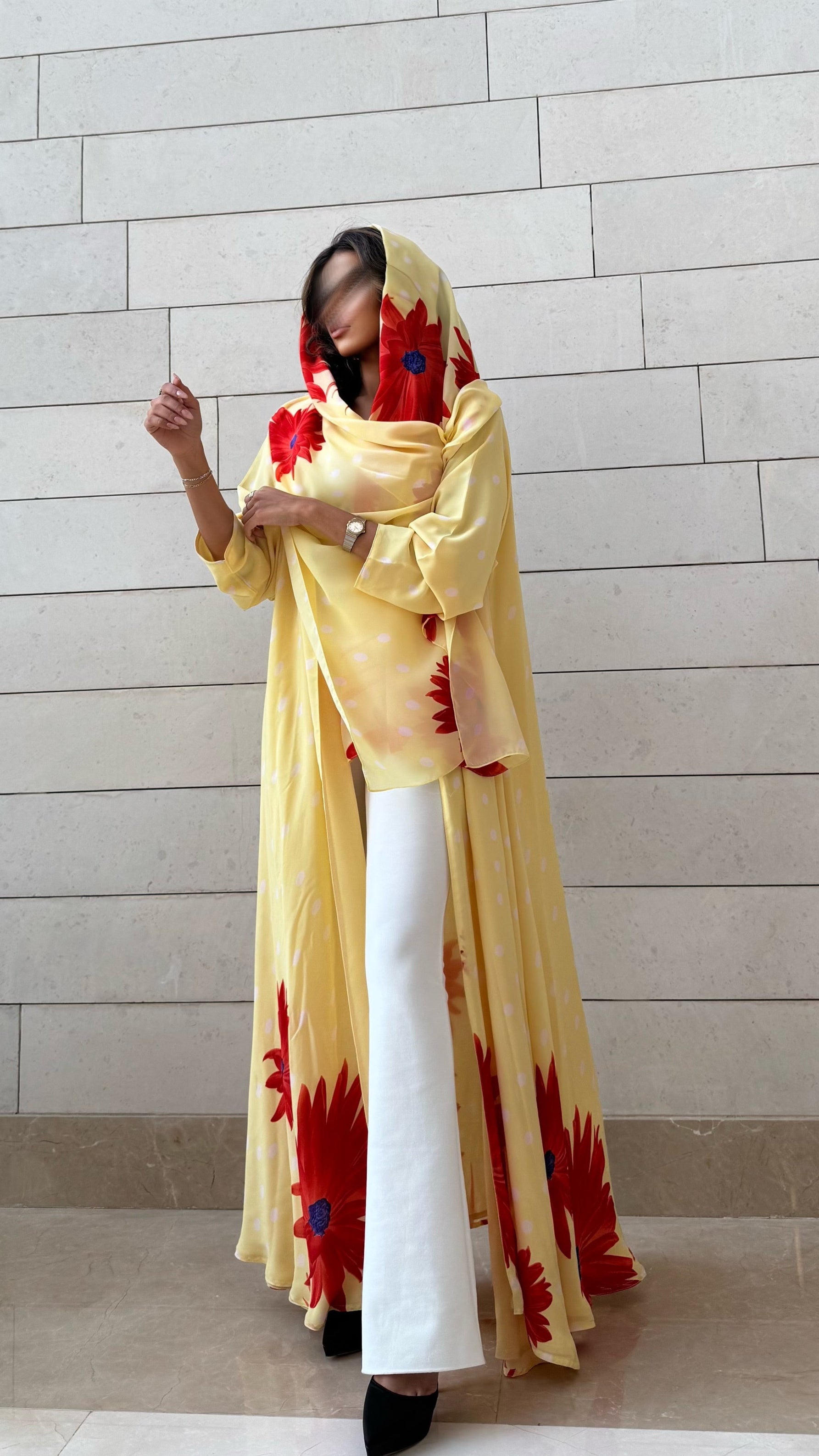 MW1593 - عباية شيفون صفراء منقطة بأطراف ورود | Yellow Polka-Dot Chiffon Abaya with Floral Edges