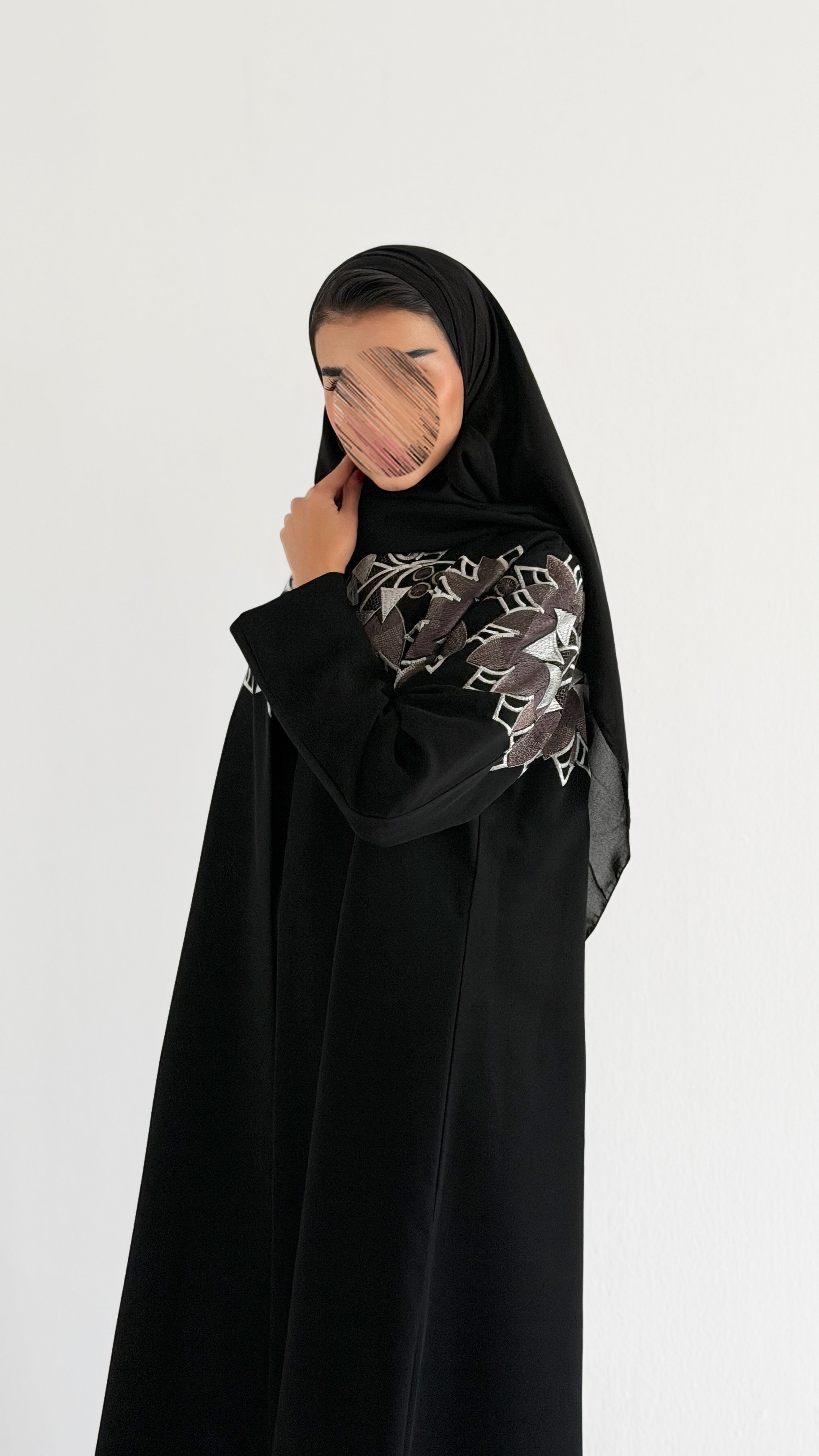 MWT1011 - عبايه تطريز بالابيض - Aya