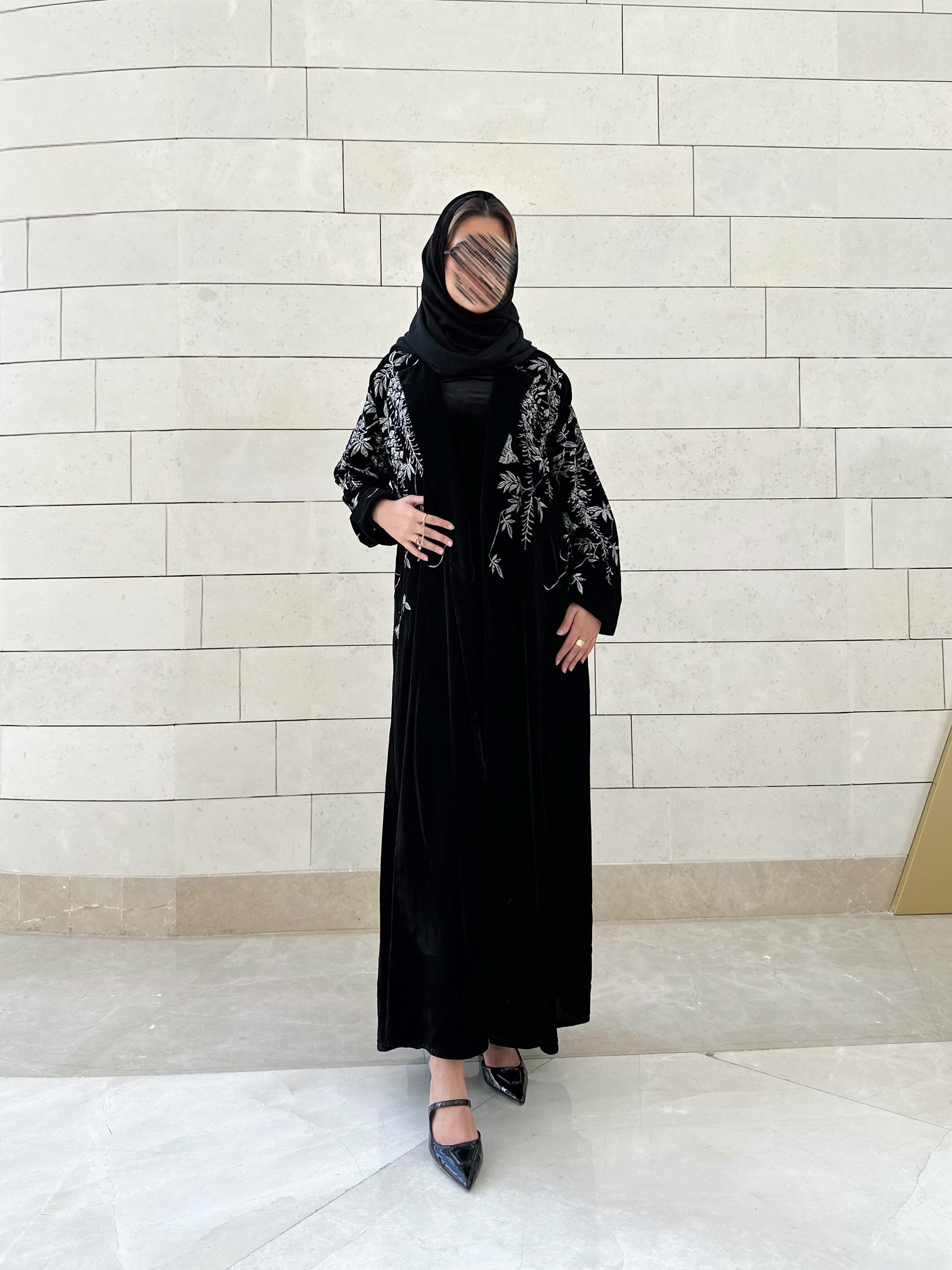 MWT547 - عباية مخمل مع تطريز فضي - Aya