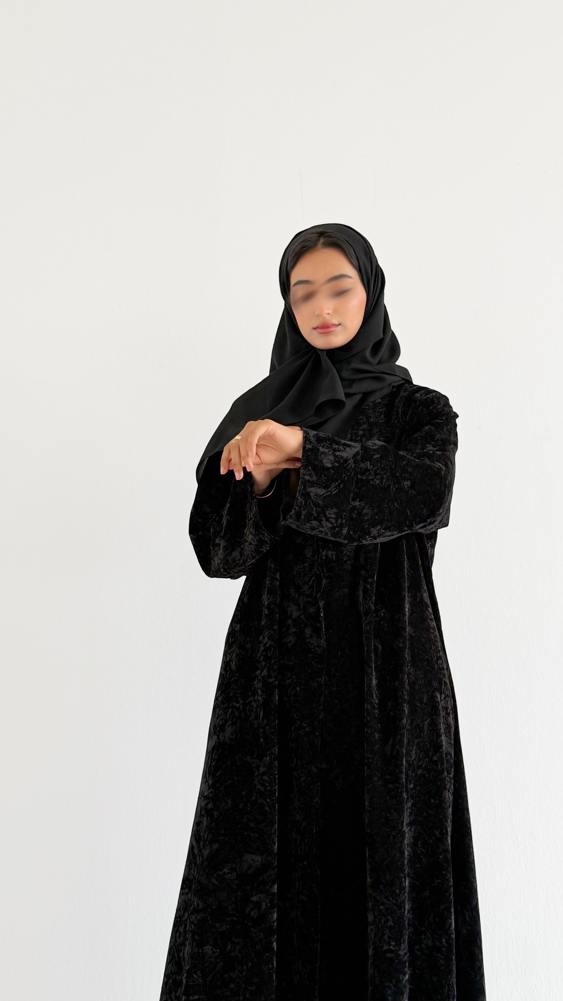 MW1769 - عباية مخمل مشجرة