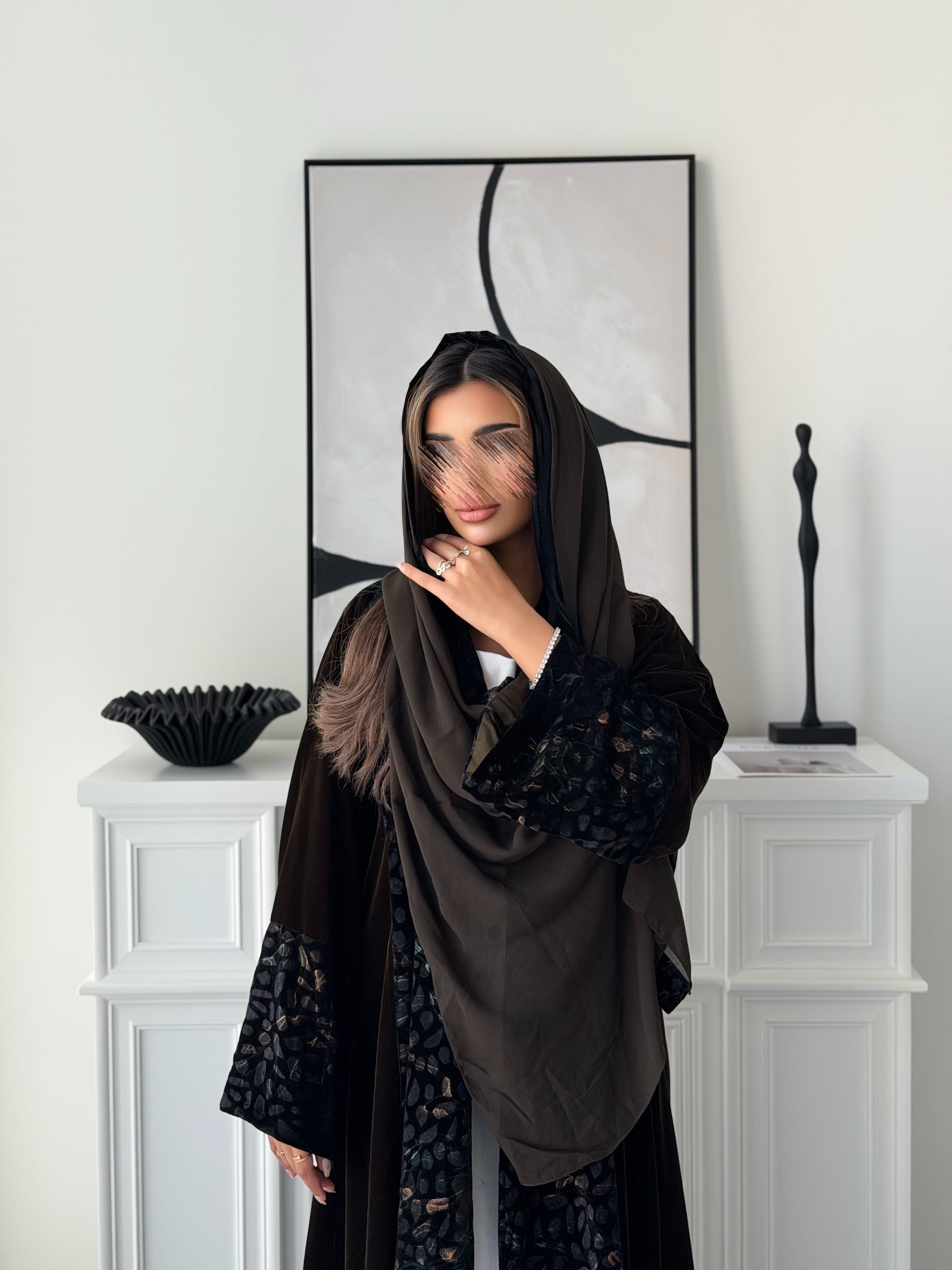 MWT5000 - عبايةمخمل زيتي مع طباعة - Aya