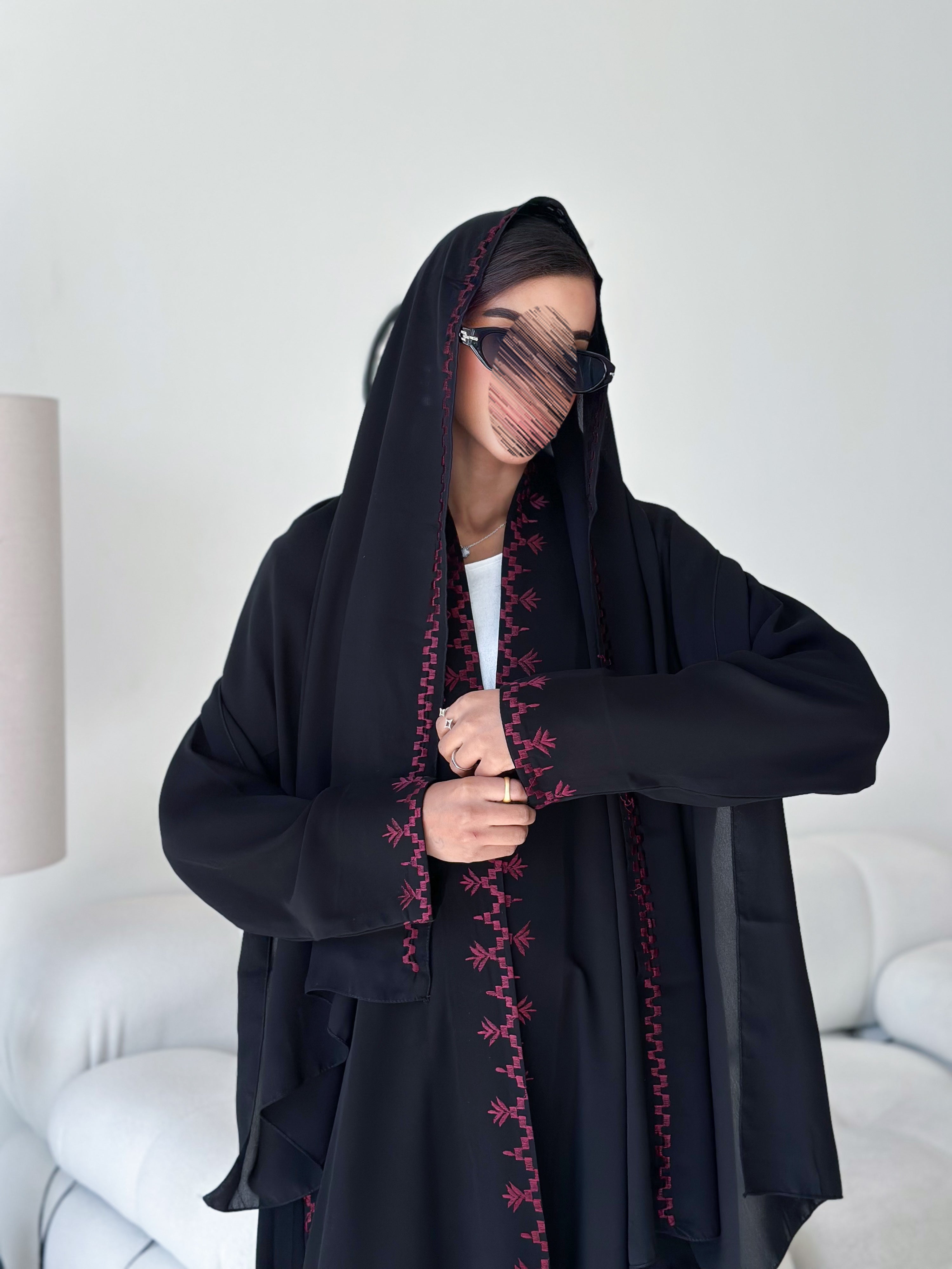 MW1816 - عباية السراميك الملكية بتفاصيل مطرزة