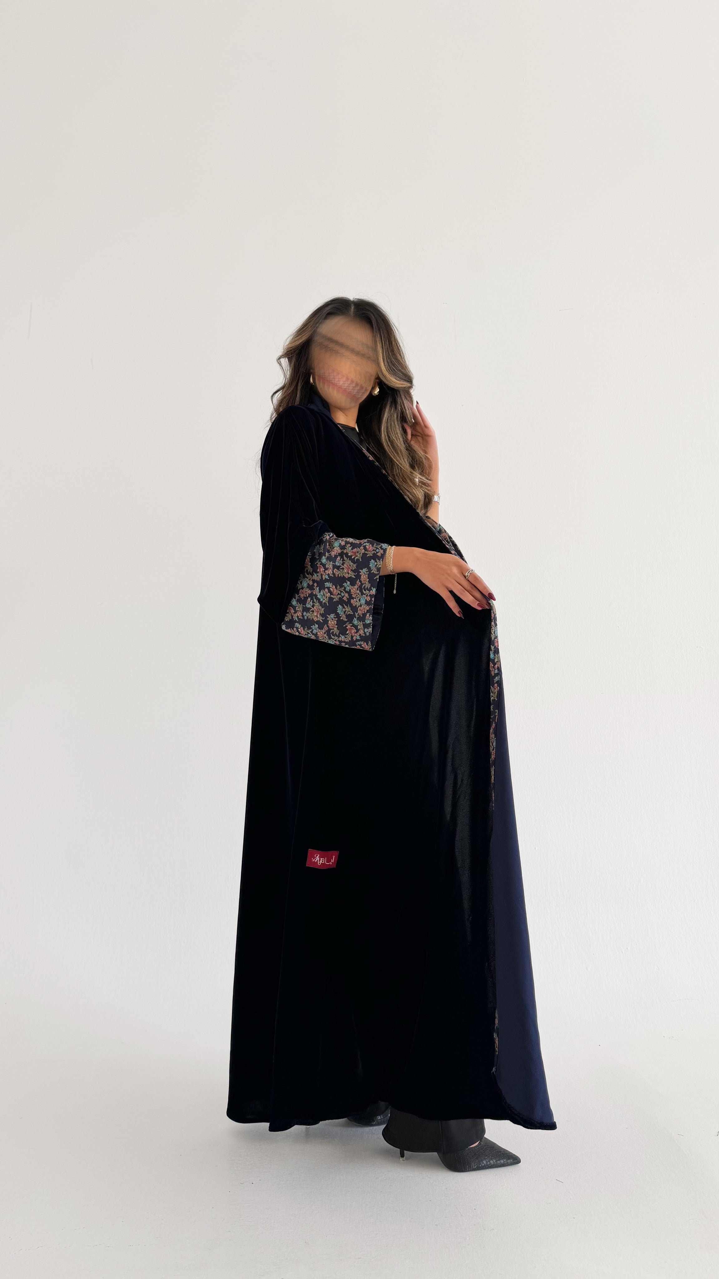 MWT708 - عباية مخمل مع تدخيلة كشميري كحلي | Velvet abaya with Navy Kashmiri - Aya