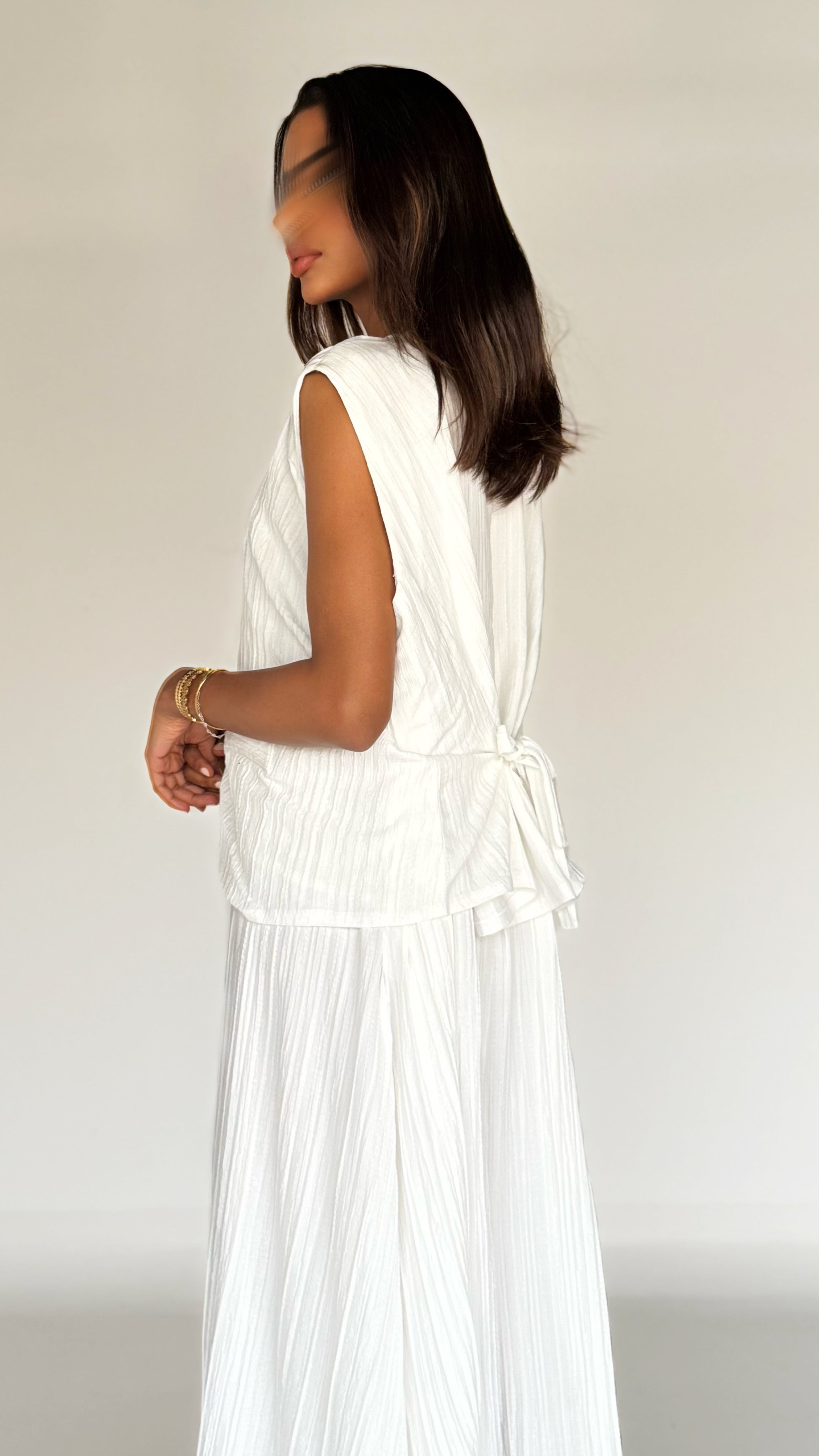 MW645 - Light Crepe Standing with Jacquard Half-Cloche