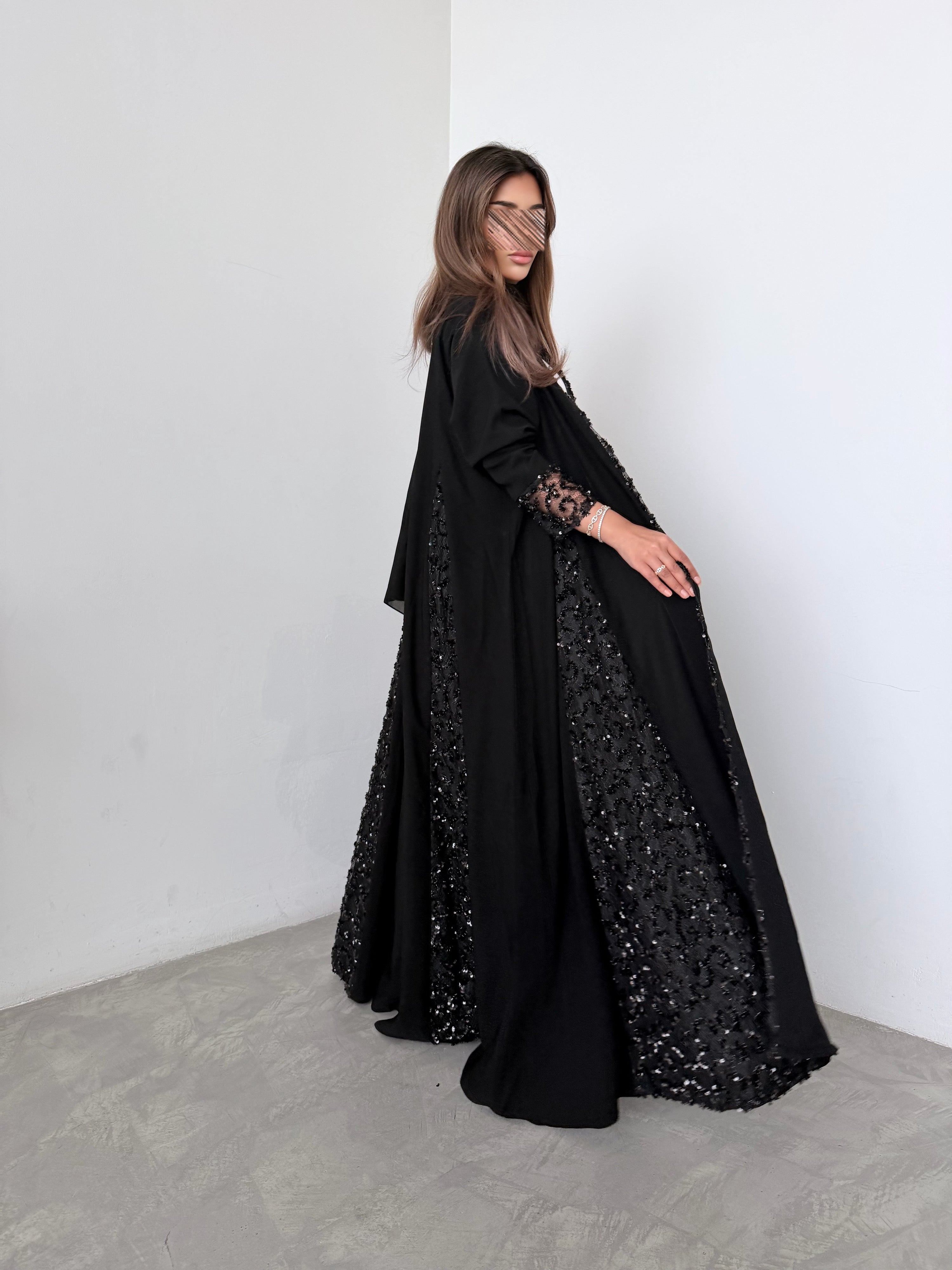 MWT2012 - عباية كريب أسود مع تدخيله دانتيل اسود - Aya