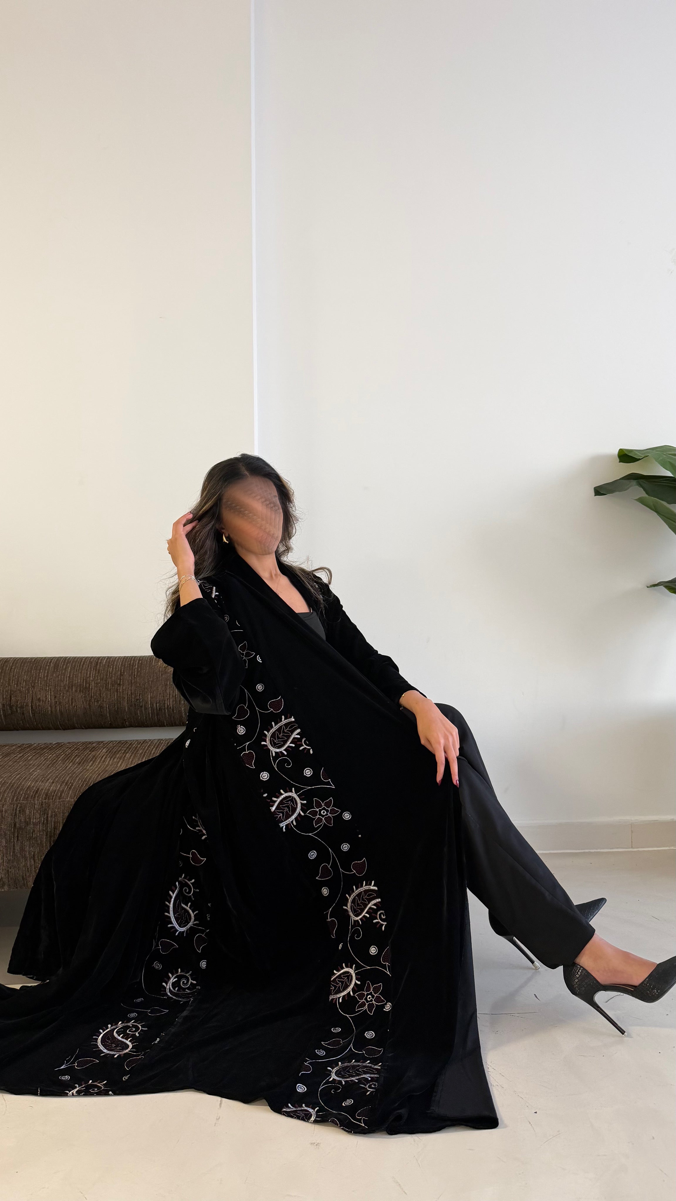 MW1802 - عباية مخمل مع اضافة تطريز كمبويتر على الجوانب - Aya