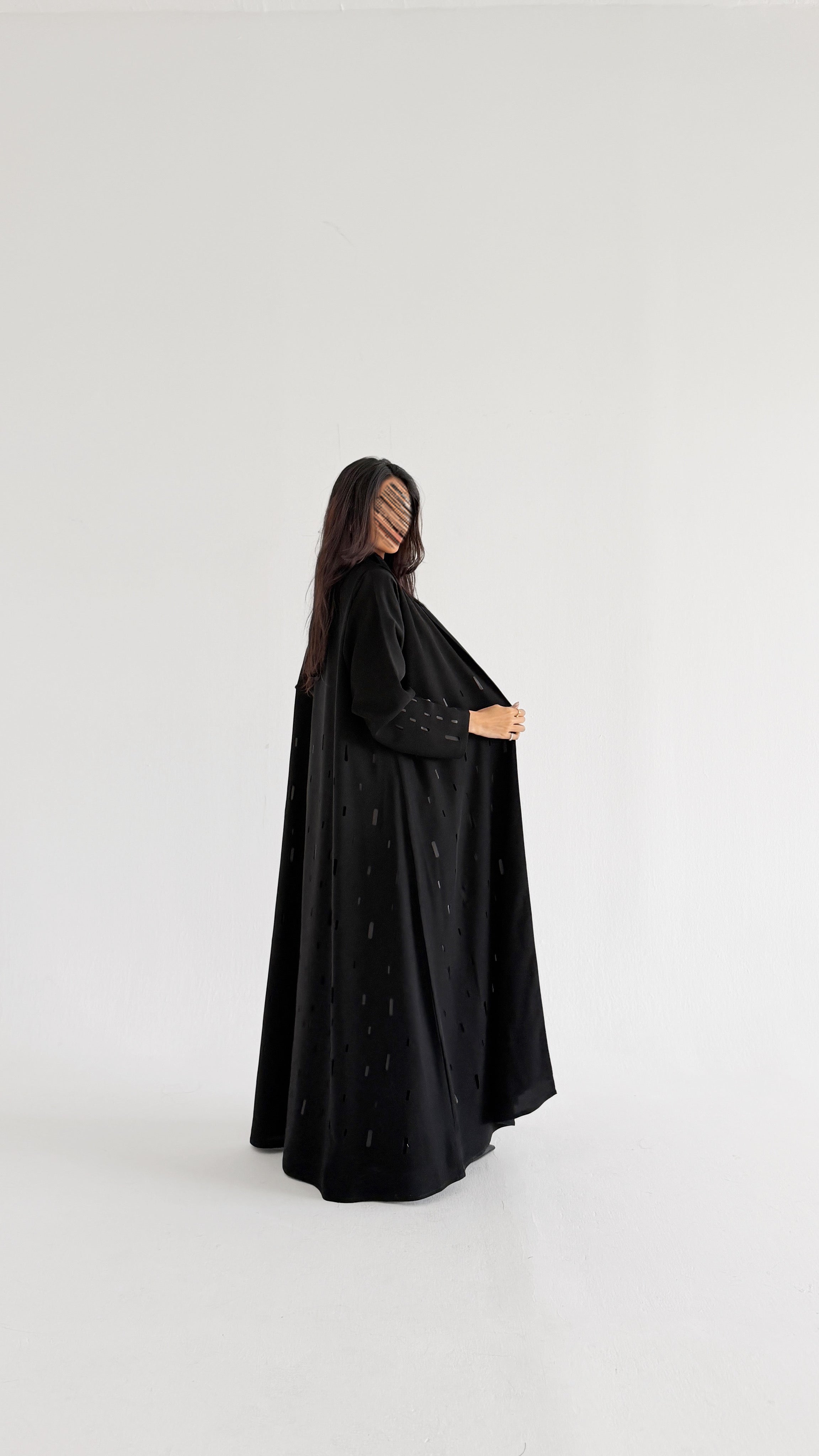 MWT1153 - عباية كريب مع اضافة تخريم صيفي على القماش - Aya