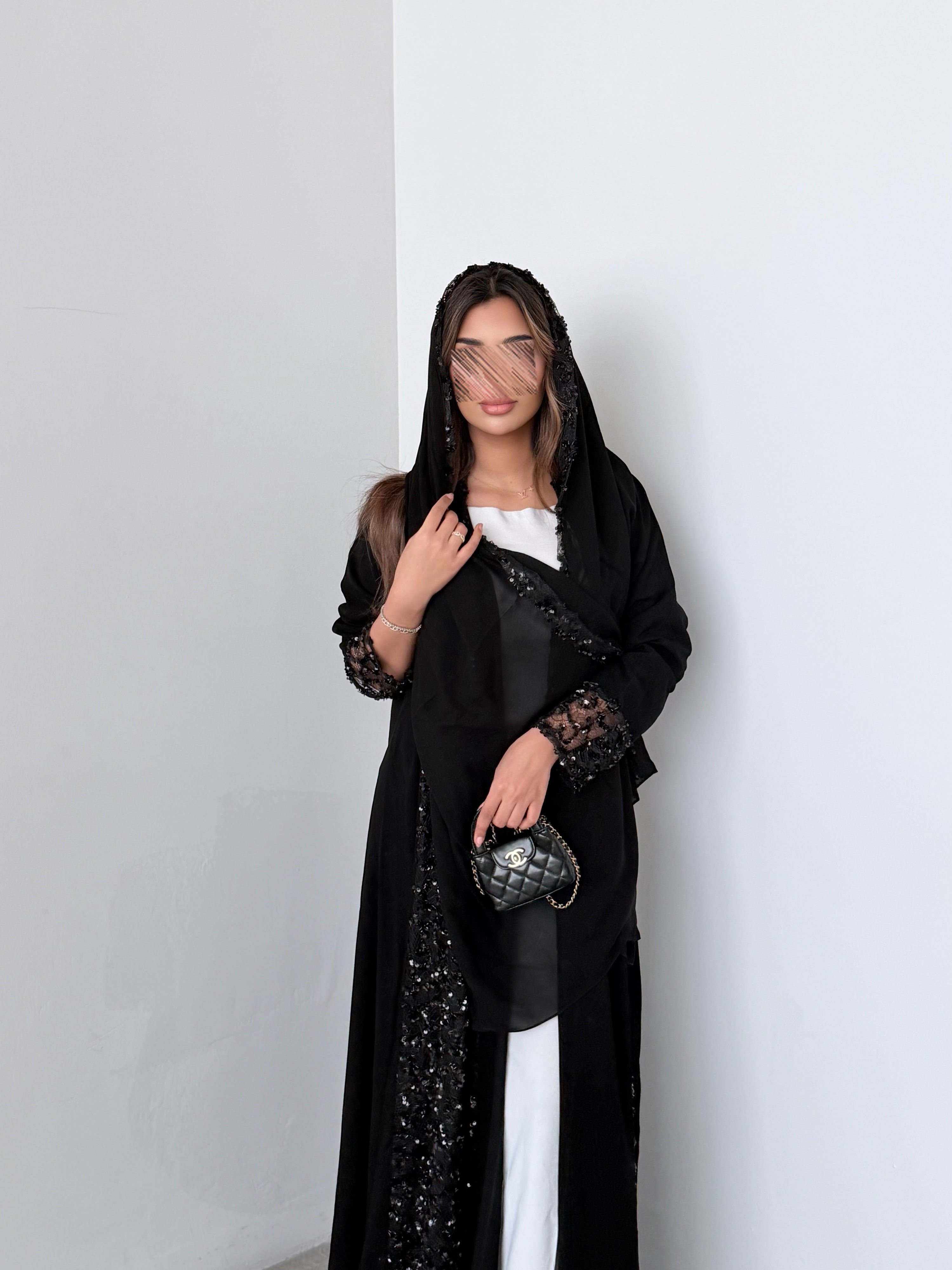 MWT2012 - عباية كريب أسود مع تدخيله دانتيل اسود - Aya