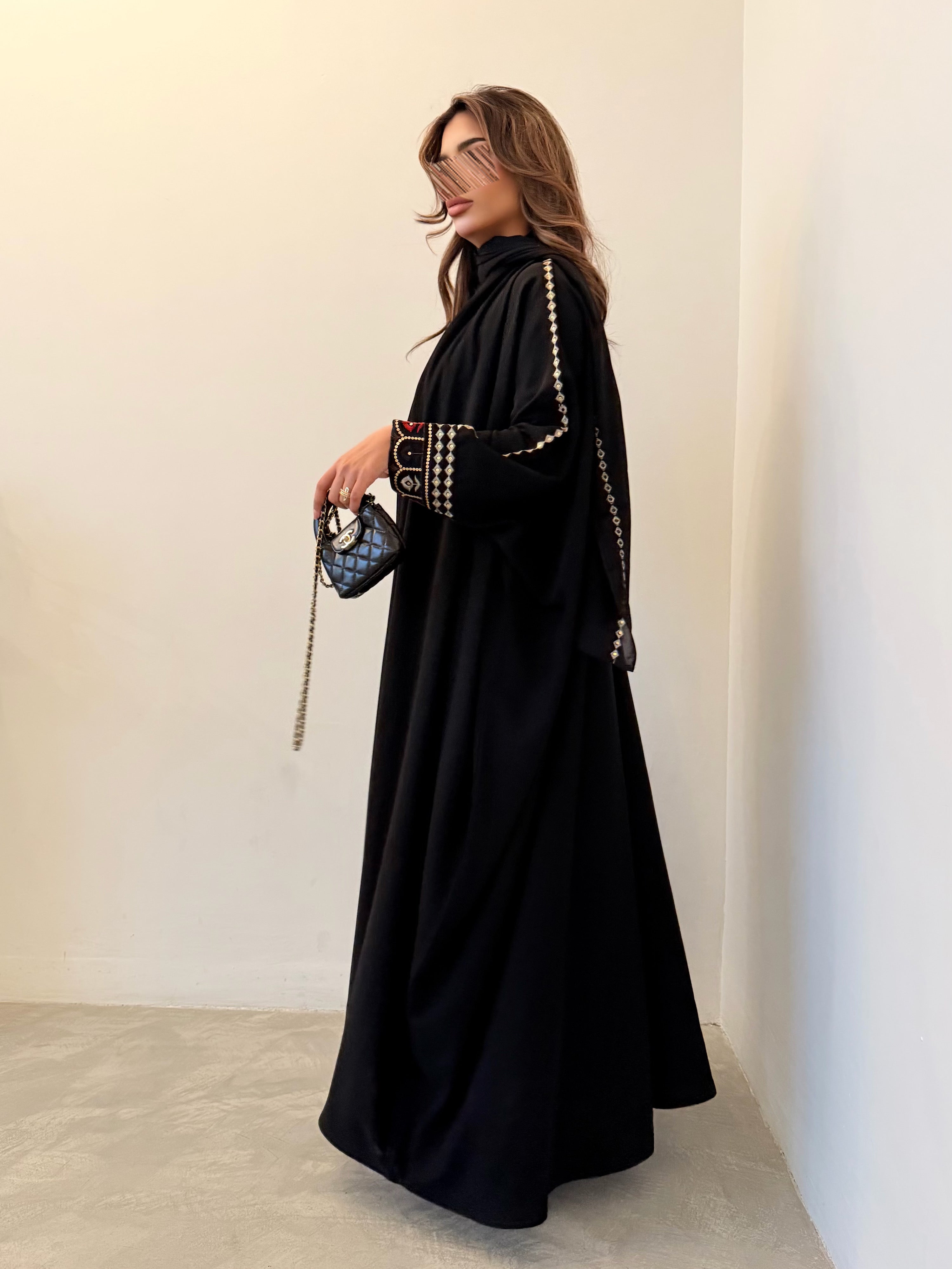 MWT5064 - قماش كريب اسود مطرز من الأكمام والطرحة قصة نص بشت - Aya