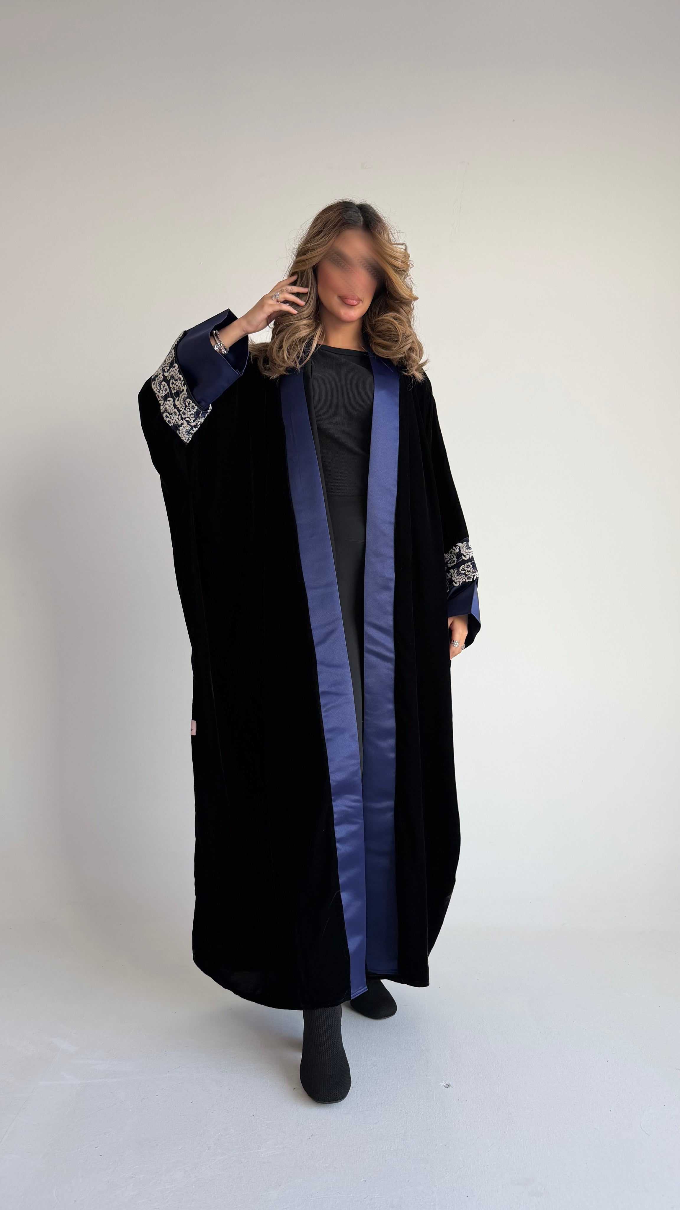 MWT671 - عباية كحلي مع تدخيلة ساتان