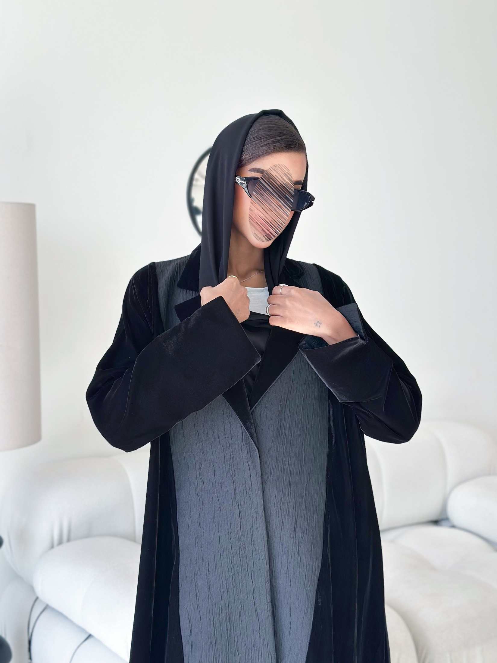 MWT557 - عباية مخمل مع تفتة - Aya