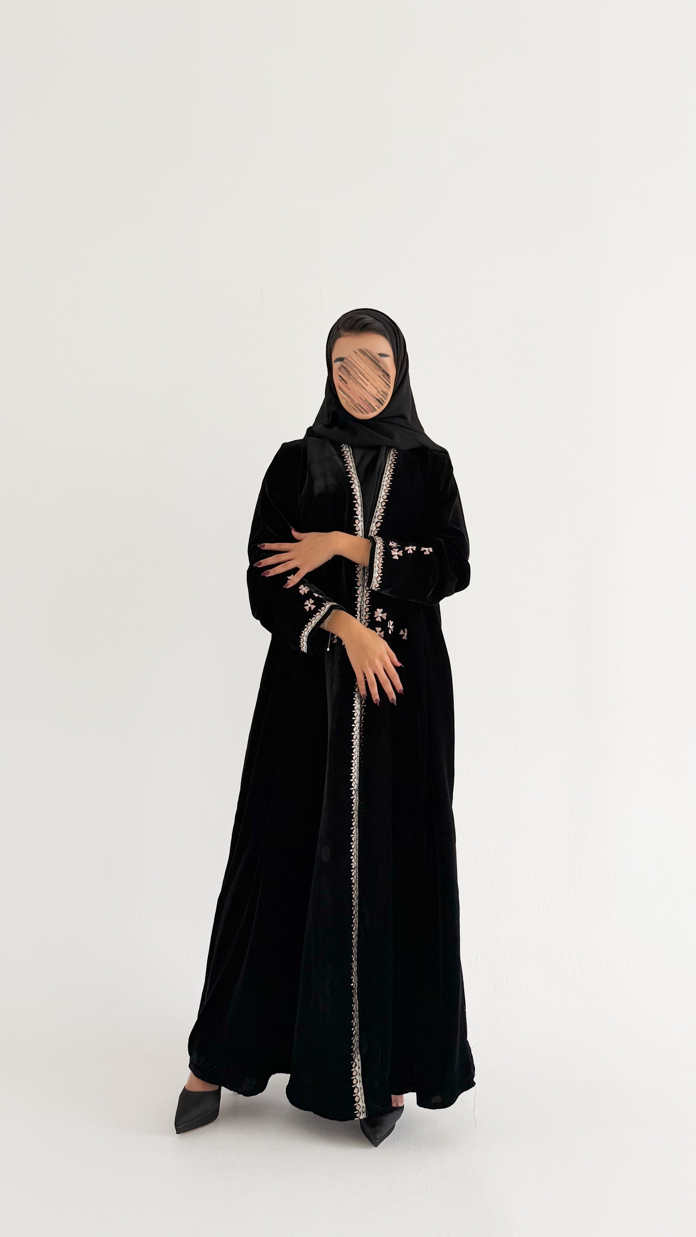 MWT655 - عباية تطريز مخمل اسود - Aya