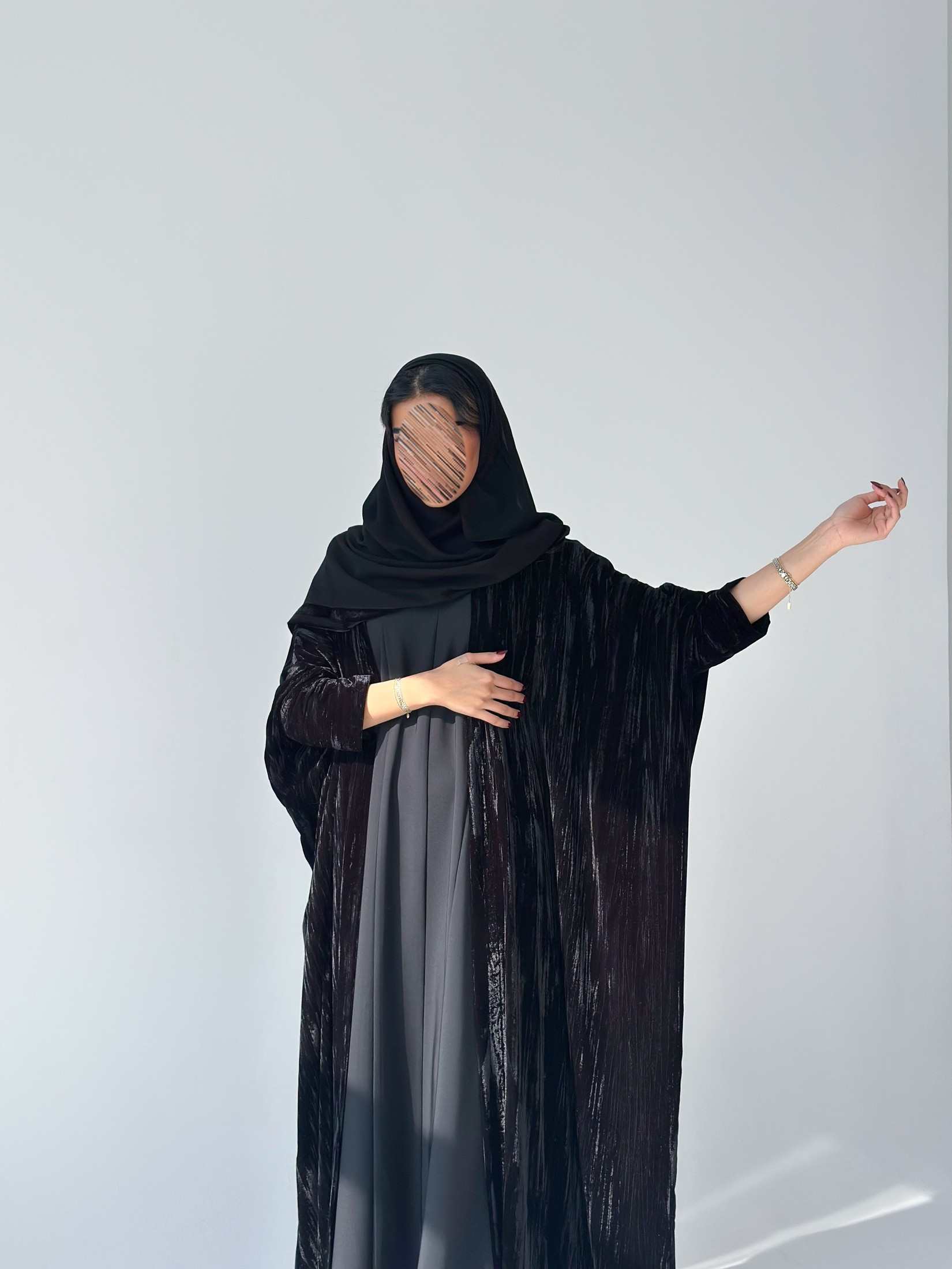 MW1886 - عباية مخمل مع فستان كريب - Aya