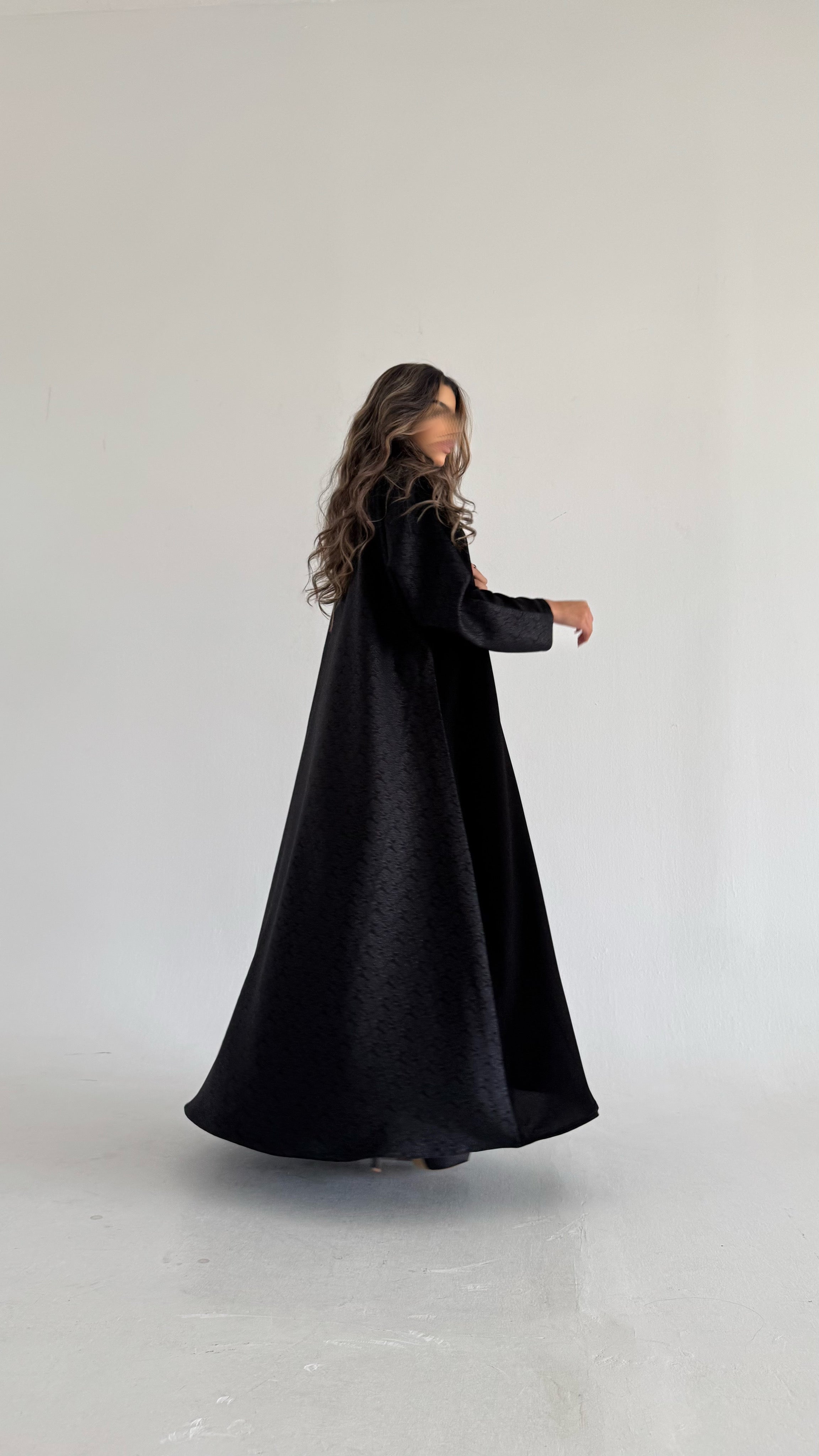 MW1555 - عبايه سوداء بظهر جاكار