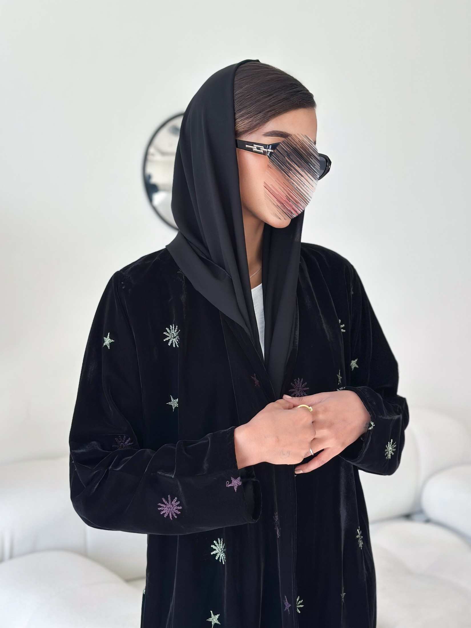 MW1742 - عباية اسود مخمل مطرزة - Aya