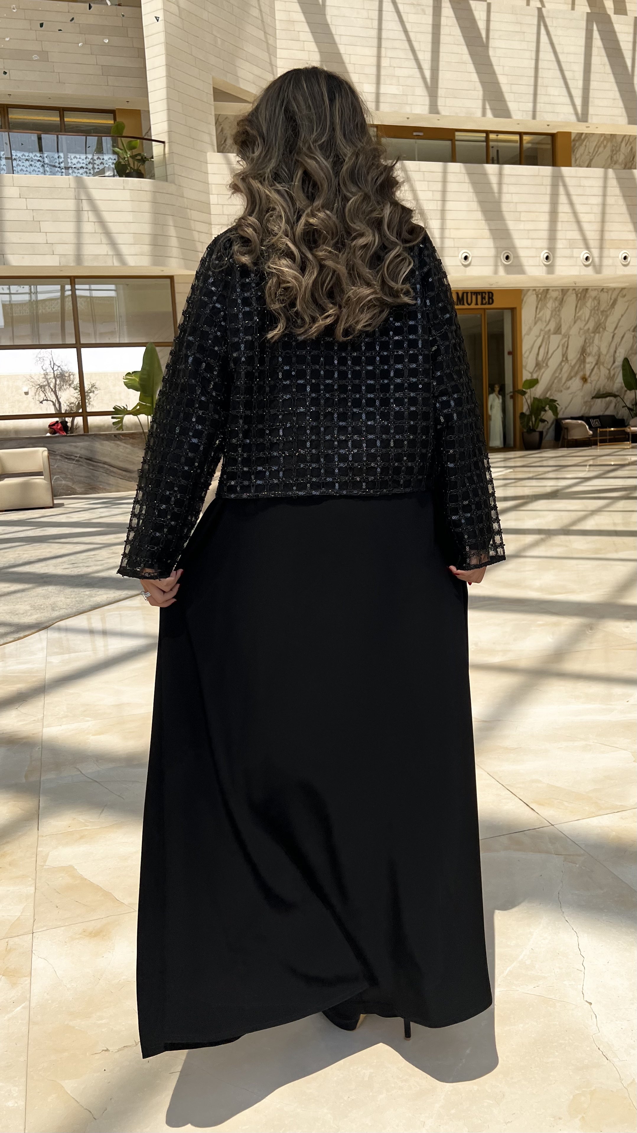MW1564 - عباية سوداء بسديري شك قطعه منفصله | Embellished Vest Abaya - Aya