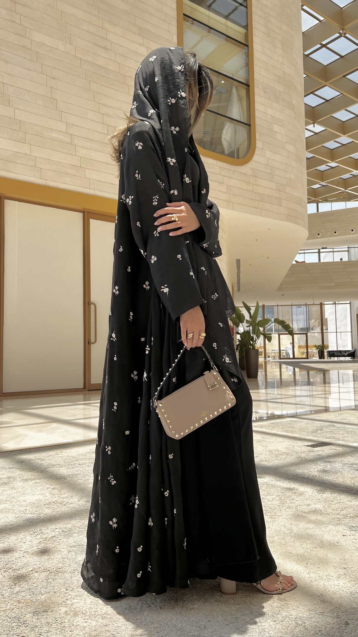 MW1581 - عباية لينن هندي مطرزة بالكامل | Fully Embroidered Indian Linen Abaya - Aya