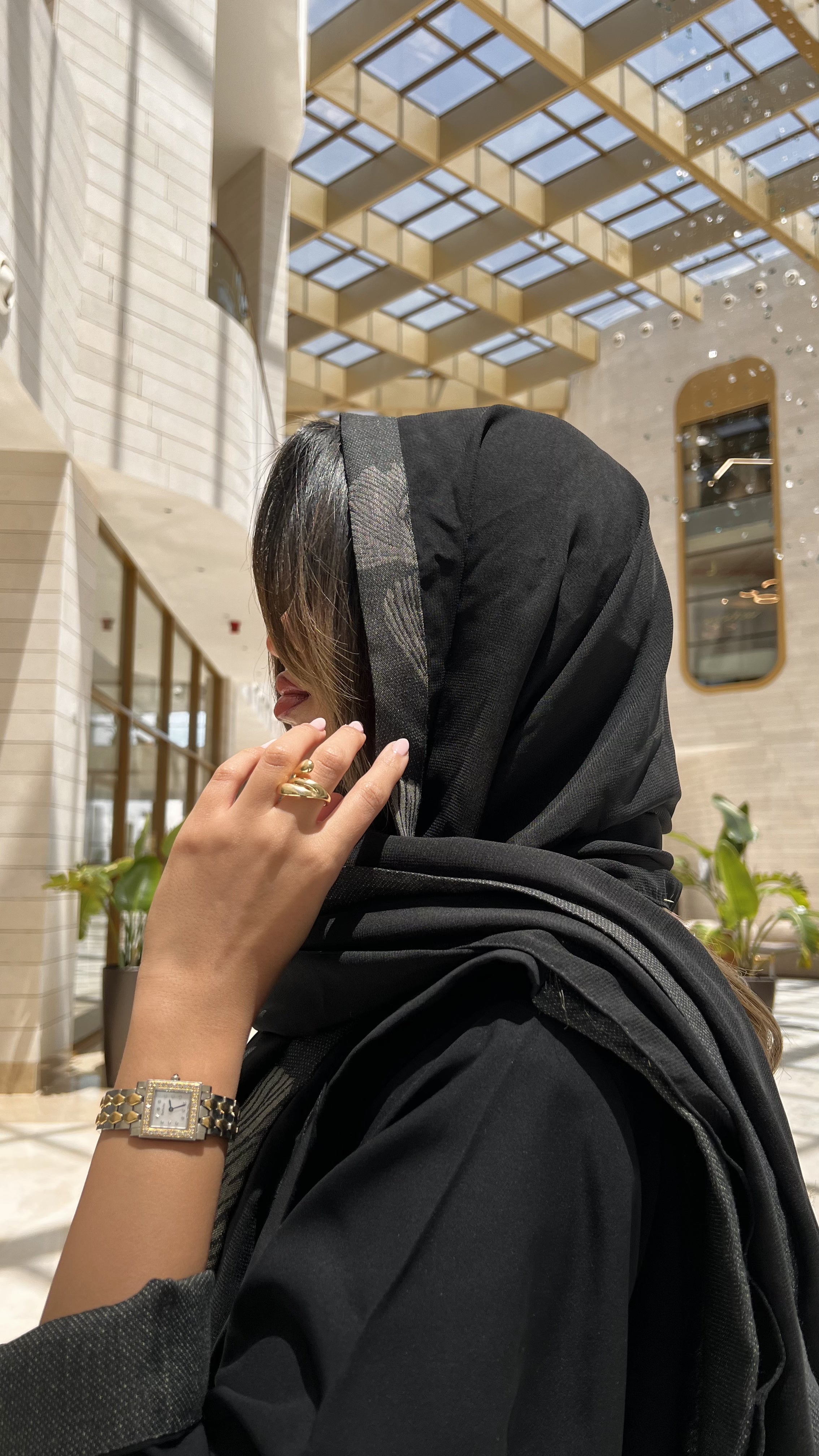 MW1583 - عباية سوداء بظهر لينن هندي مشجر (إصدار محدود) | Black Abaya with Printed Indian Linen Back – Limited Edition - Aya
